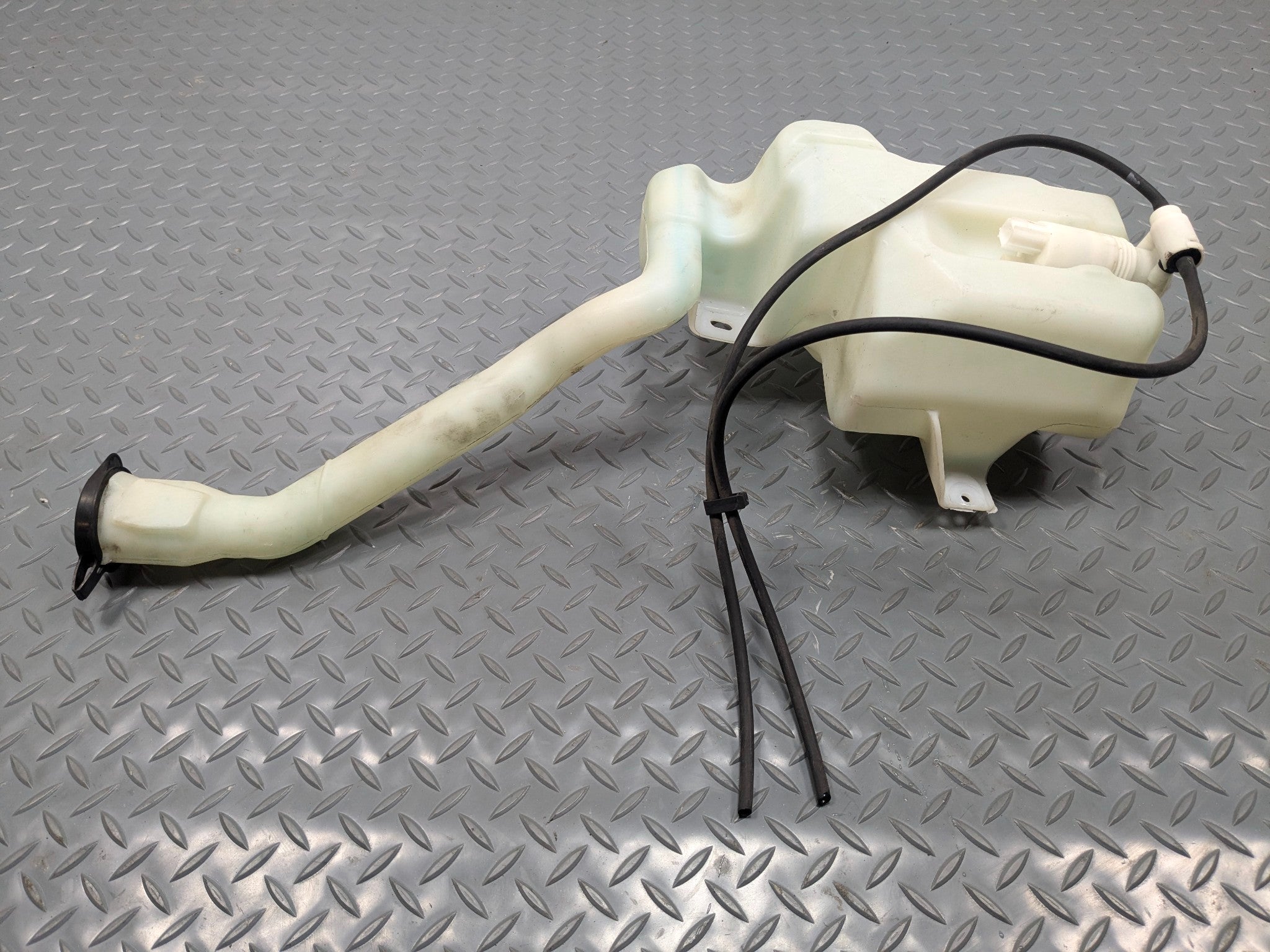 2009 - 2012 OEM FORD FLEX WINDSHIELD WASHER FLUID RESERVOIR BOTTLE TANK