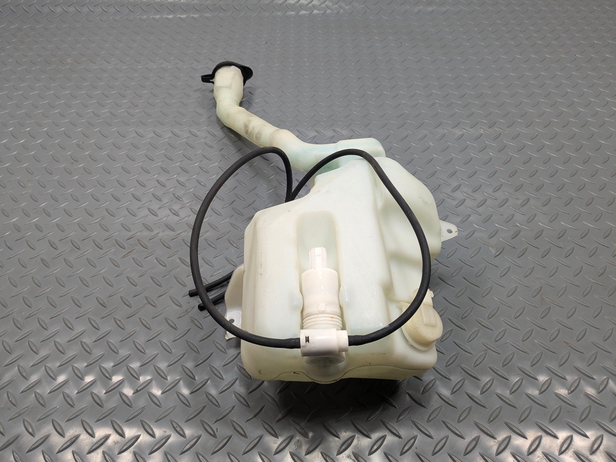 2009 - 2012 OEM FORD FLEX WINDSHIELD WASHER FLUID RESERVOIR BOTTLE TANK