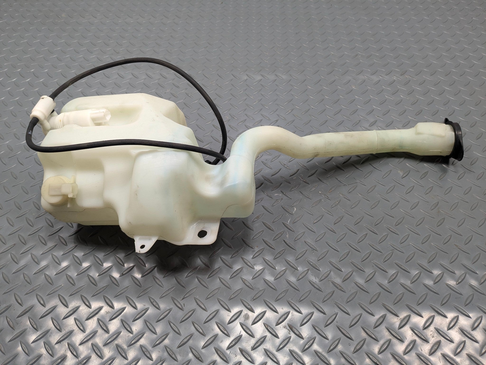 2009 - 2012 OEM FORD FLEX WINDSHIELD WASHER FLUID RESERVOIR BOTTLE TANK