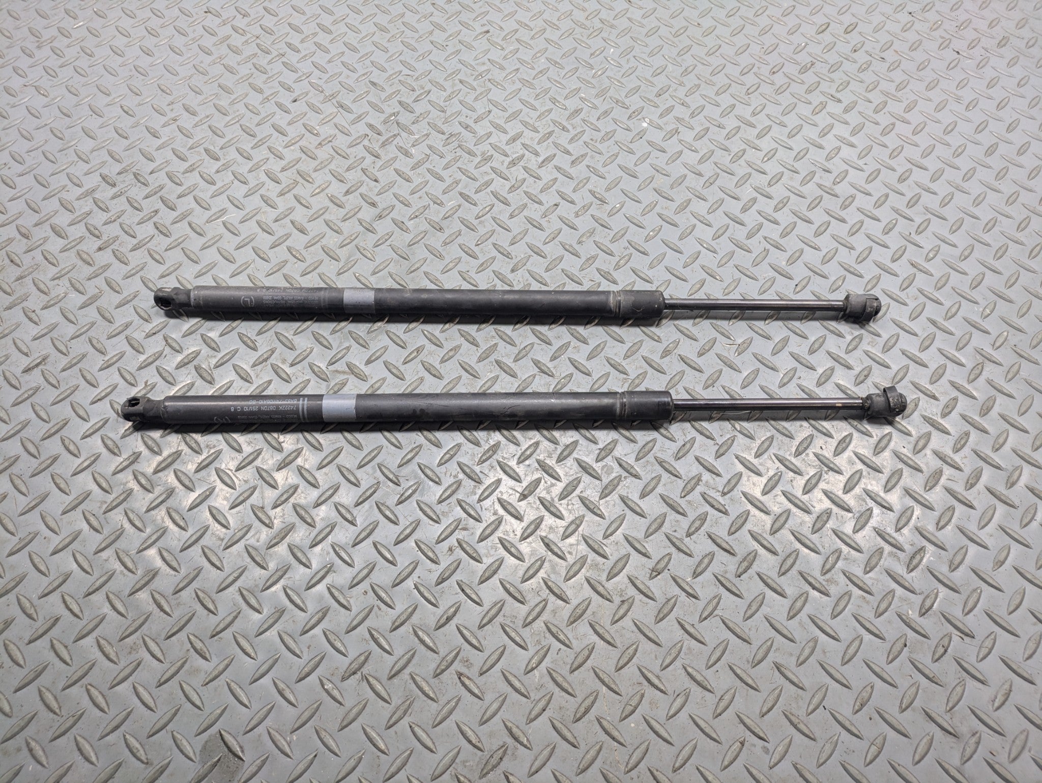 2009 - 2012 OEM FORD FLEX REAR LEFT AND RIGHT TRUNK TAILGATE HATCH LIFT SUPPORT