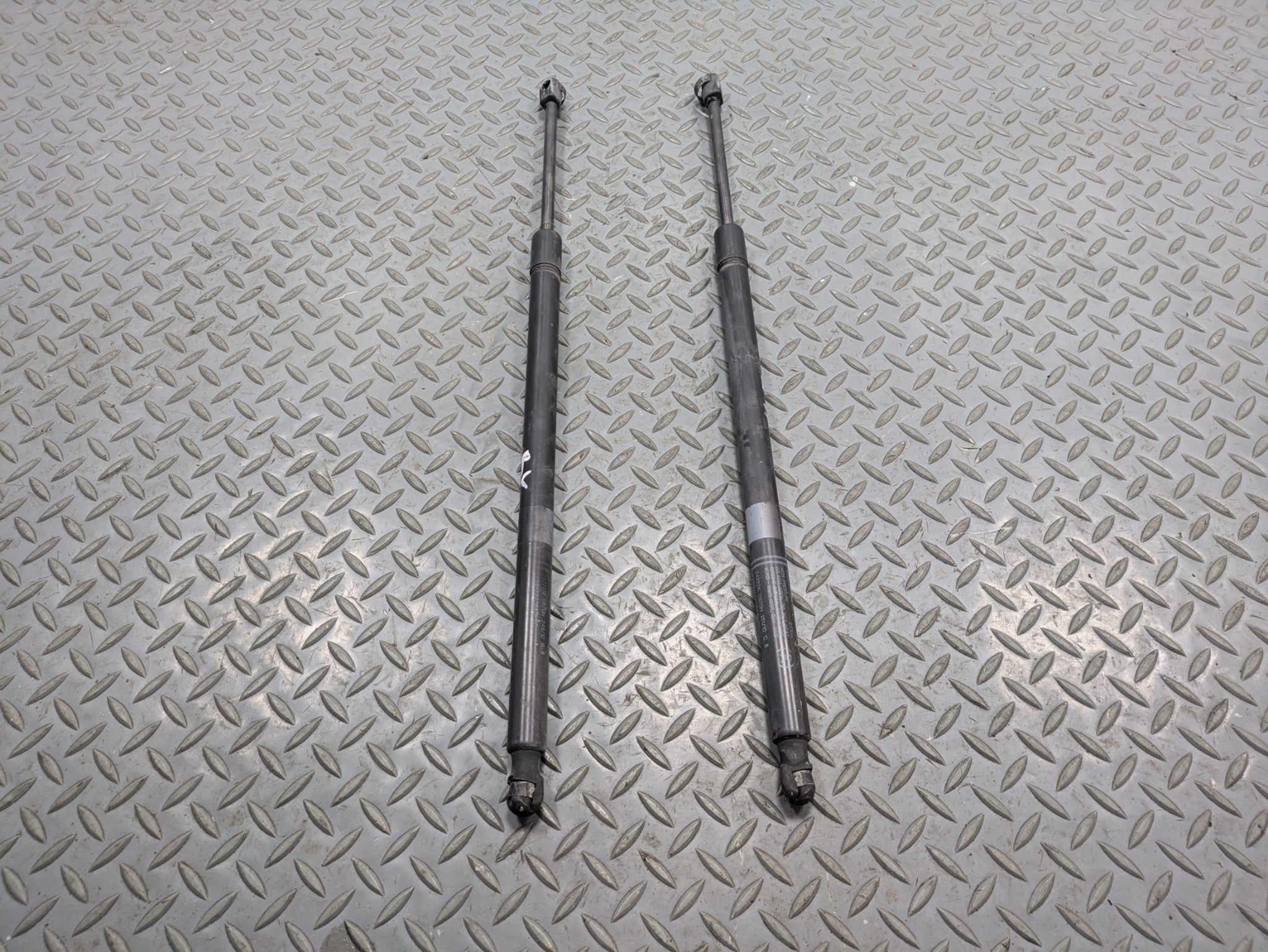 2009 - 2012 OEM FORD FLEX REAR LEFT AND RIGHT TRUNK TAILGATE HATCH LIFT SUPPORT