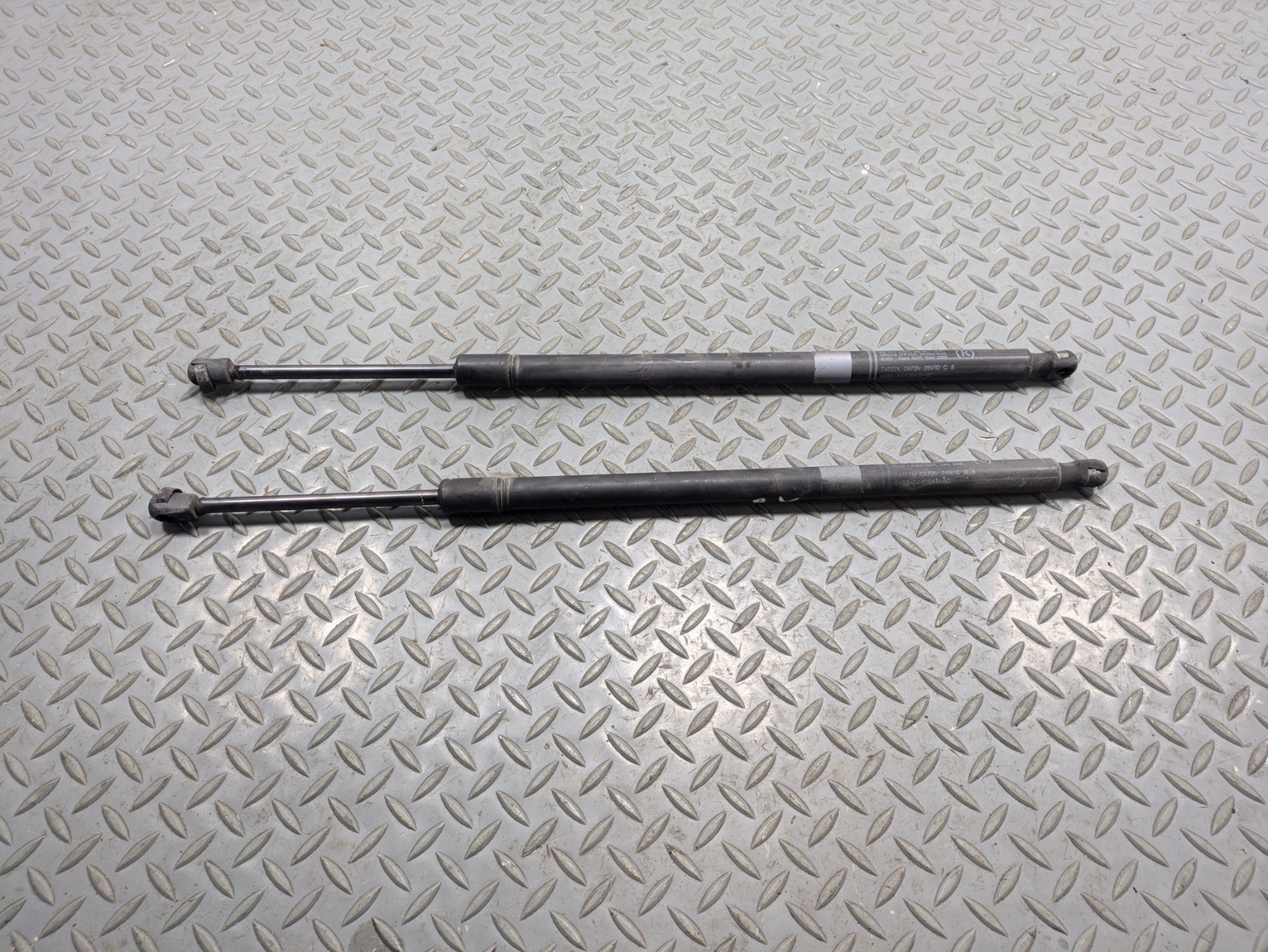 2009 - 2012 OEM FORD FLEX REAR LEFT AND RIGHT TRUNK TAILGATE HATCH LIFT SUPPORT