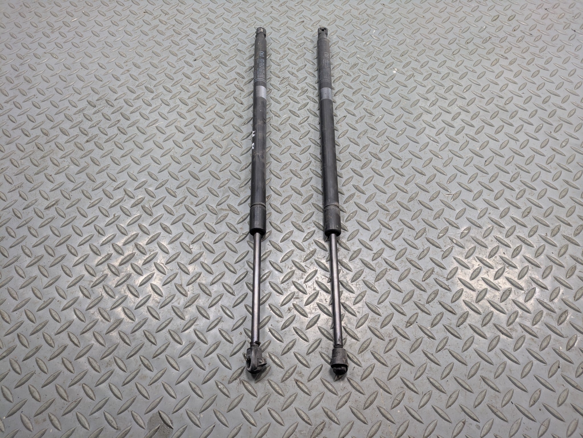2009 - 2012 OEM FORD FLEX REAR LEFT AND RIGHT TRUNK TAILGATE HATCH LIFT SUPPORT