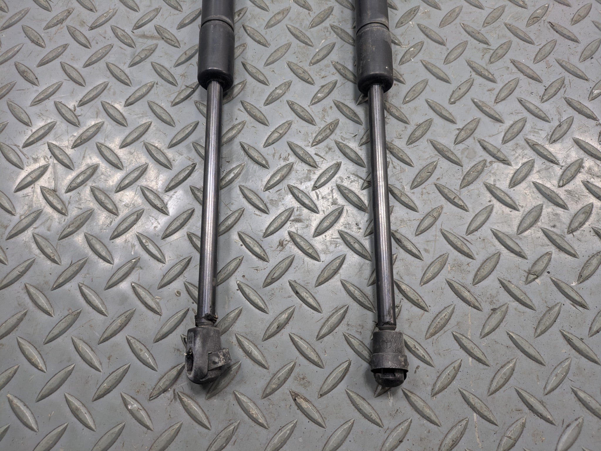 2009 - 2012 OEM FORD FLEX REAR LEFT AND RIGHT TRUNK TAILGATE HATCH LIFT SUPPORT