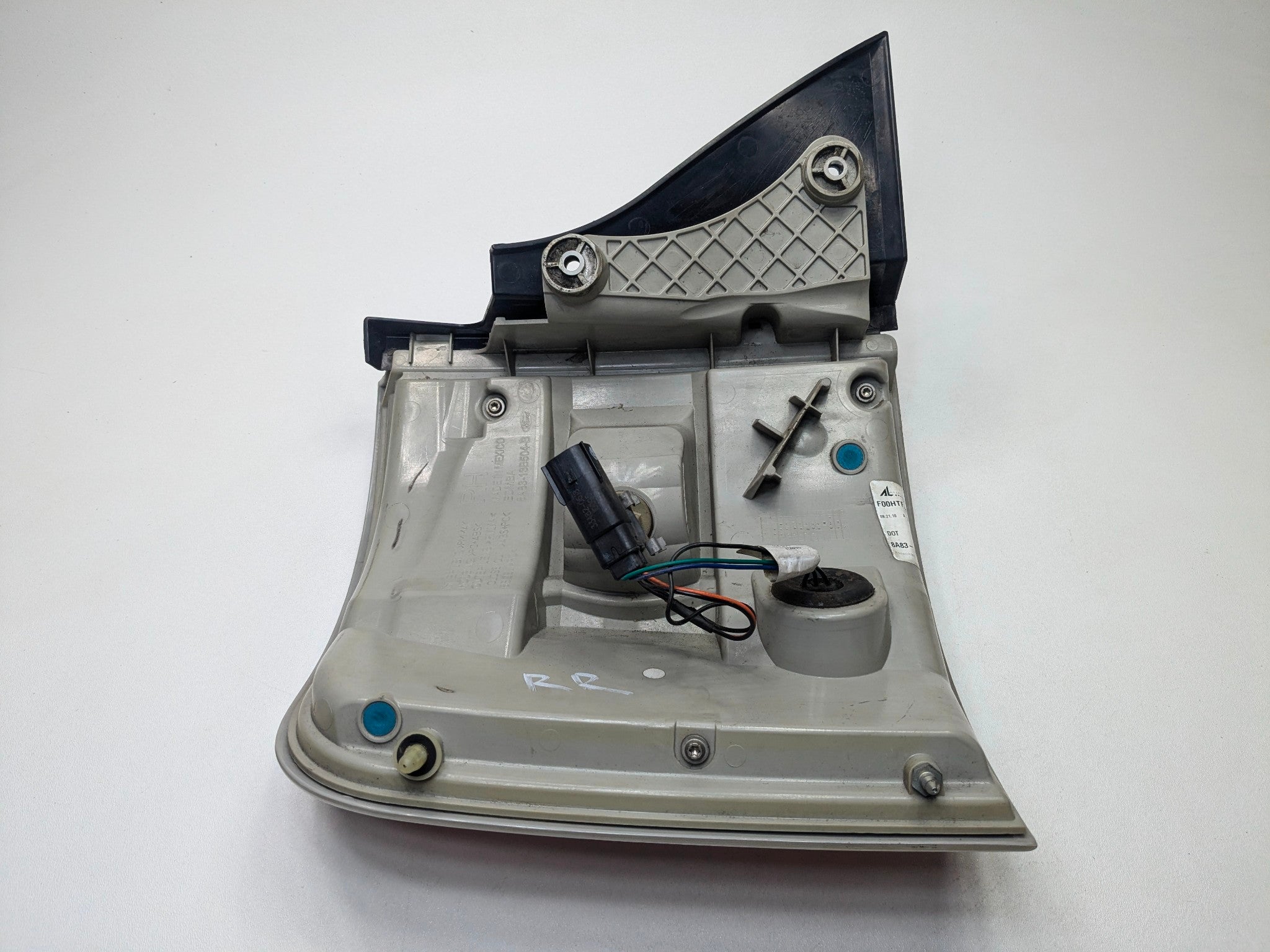 2009 - 2012 OEM FORD FLEX REAR RIGHT PASSENGER SIDE LED TAIL LIGHT ASSEMBLY