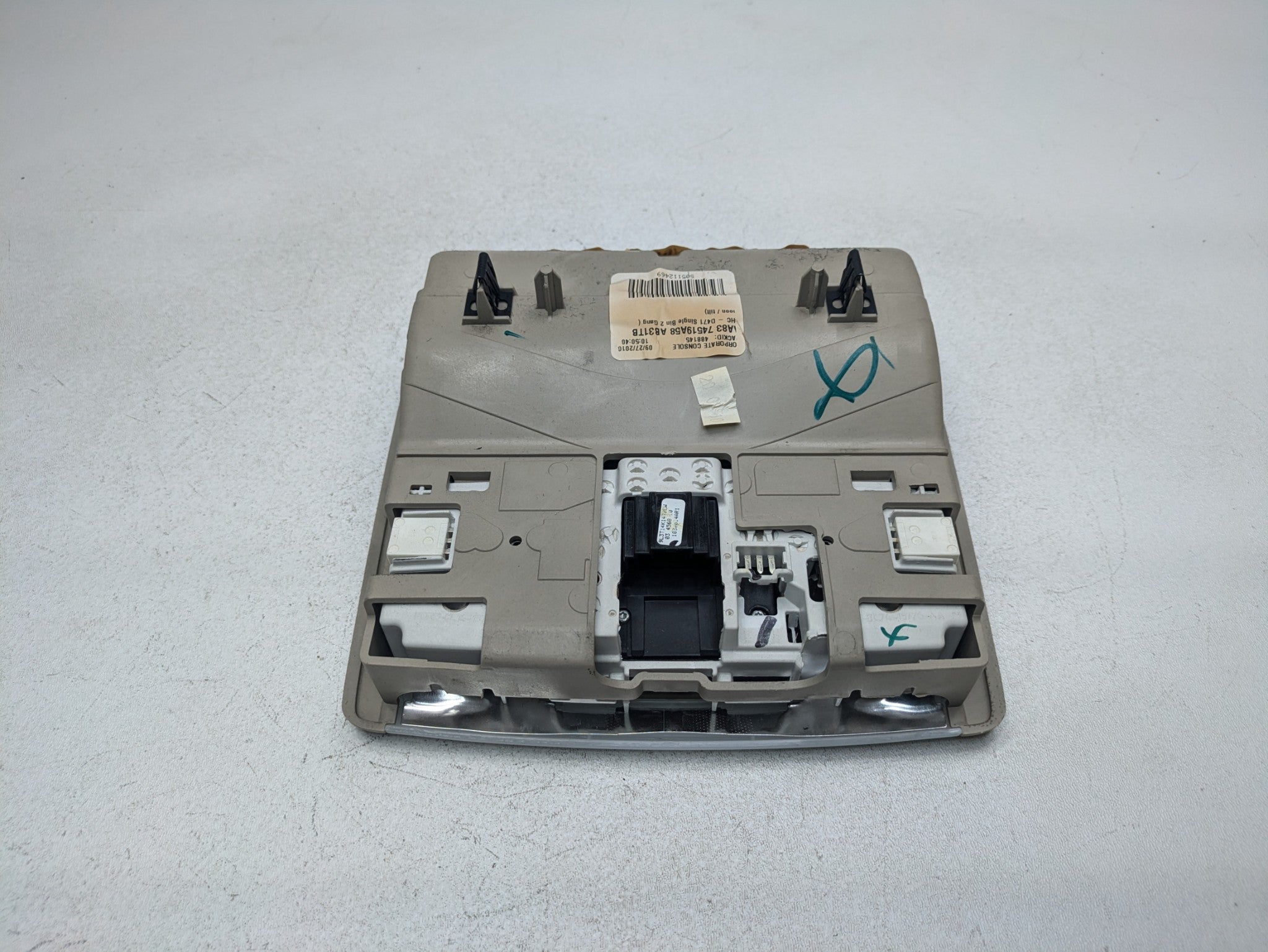 2009 - 2012 OEM FORD FLEX FRONT OVERHEAD CENTER CONSOLE DOME MAP LIGHT ASSEMBLY