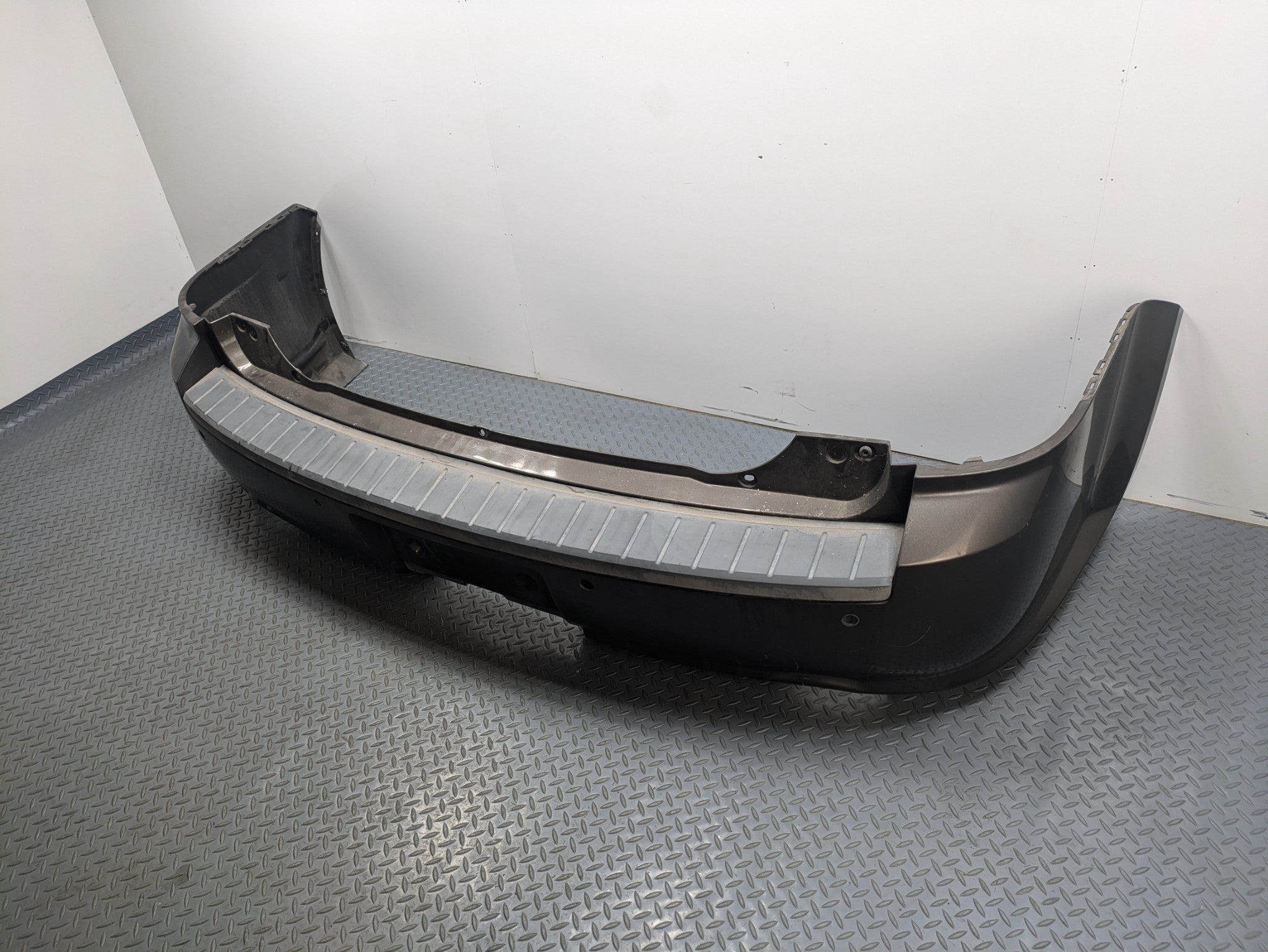 2009 - 2012 OEM FORD FLEX REAR BUMPER COVER PANEL ASSEMBLY GRAY