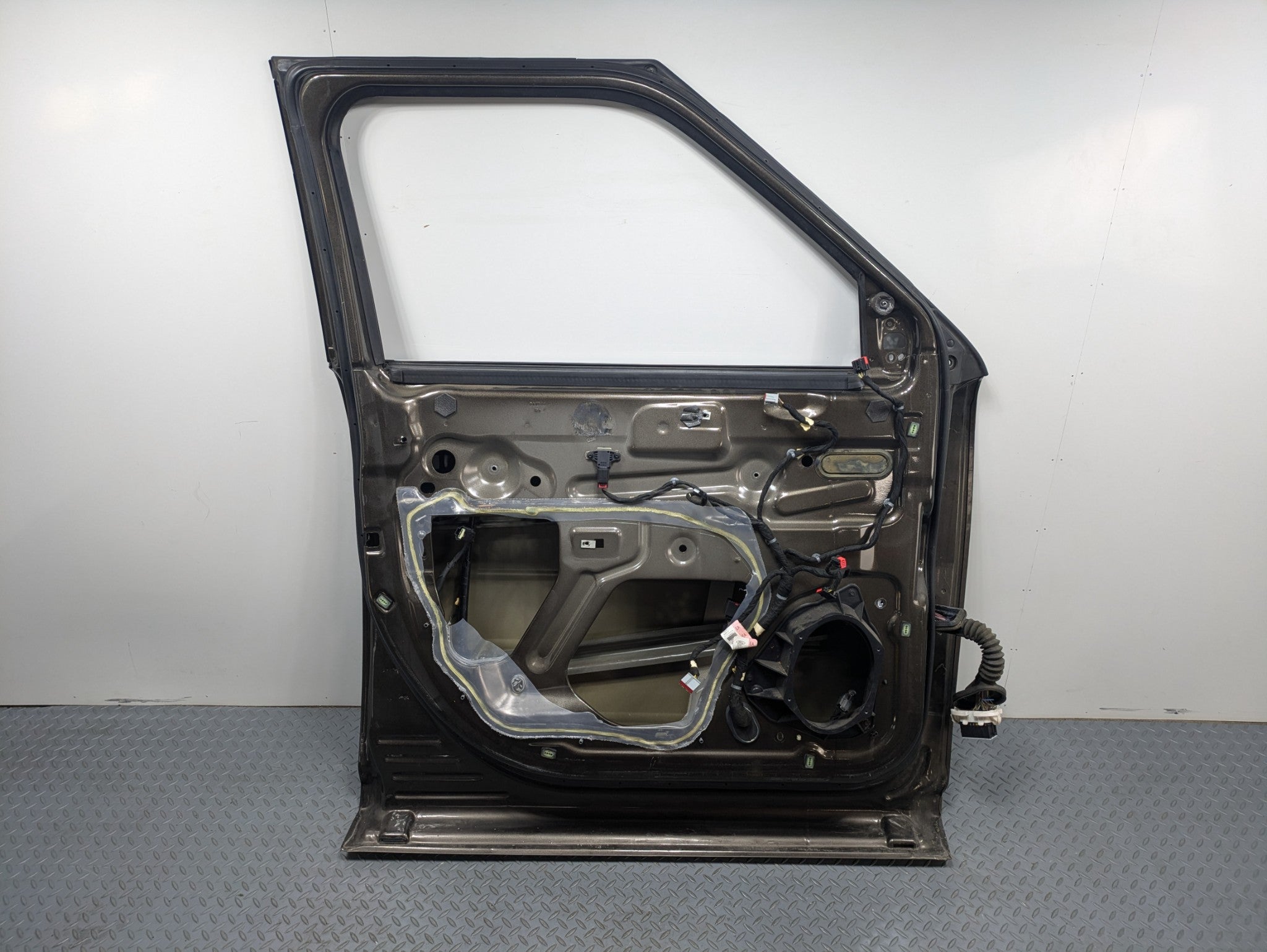 2009 - 2012 OEM FORD FLEX FRONT LEFT DRIVER SIDE DOOR SHELL PANEL GRAY
