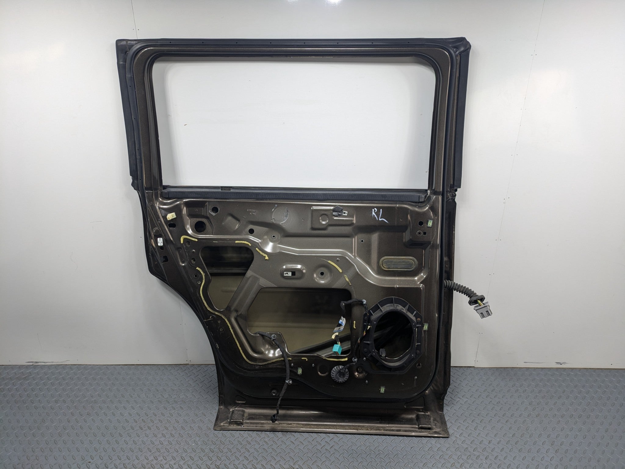 2009 - 2012 OEM FORD FLEX REAR LEFT DRIVER SIDE DOOR SHELL PANEL GRAY