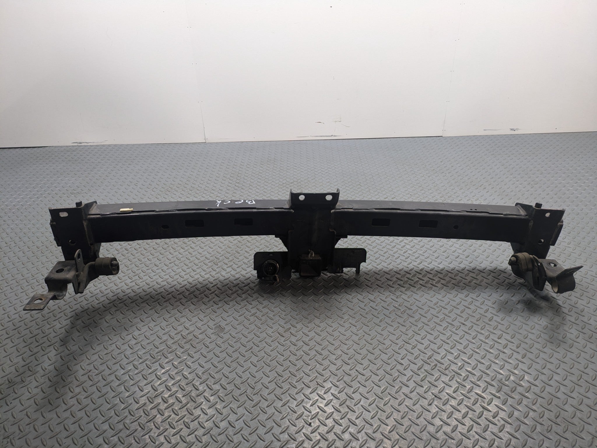 2009 - 2012 OEM FORD FLEX REAR BUMPER REINFORCEMENT BAR WITH TOW HITCH