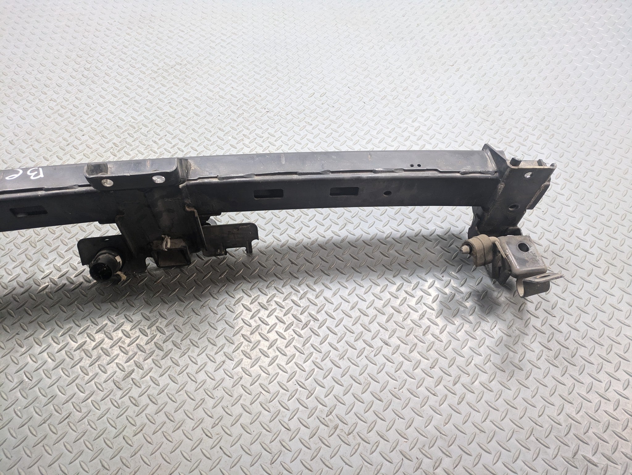 2009 - 2012 OEM FORD FLEX REAR BUMPER REINFORCEMENT BAR WITH TOW HITCH