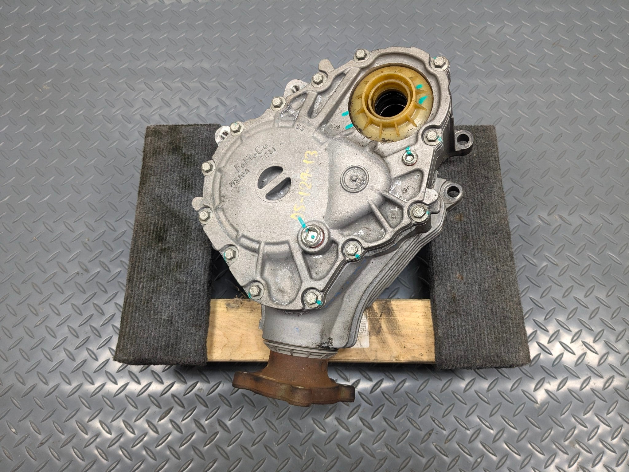 2009 - 2012 OEM FORD FLEX 3.5L TRANSFER CASE BOX ASSEMBLY