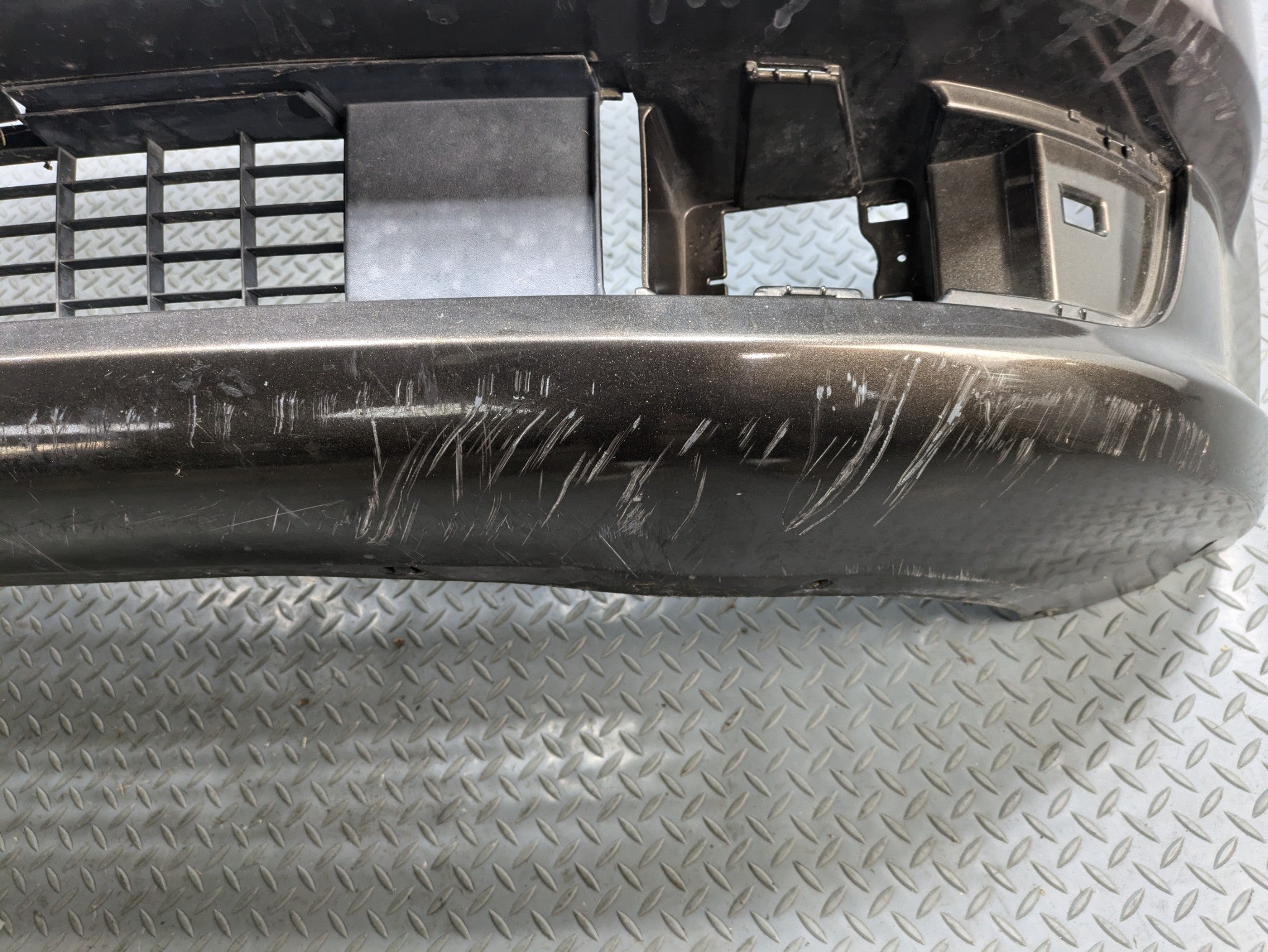 2009 - 2012 OEM FORD FLEX FRONT BUMPER COVER PANEL WITH GRILLE ASSEMBLY