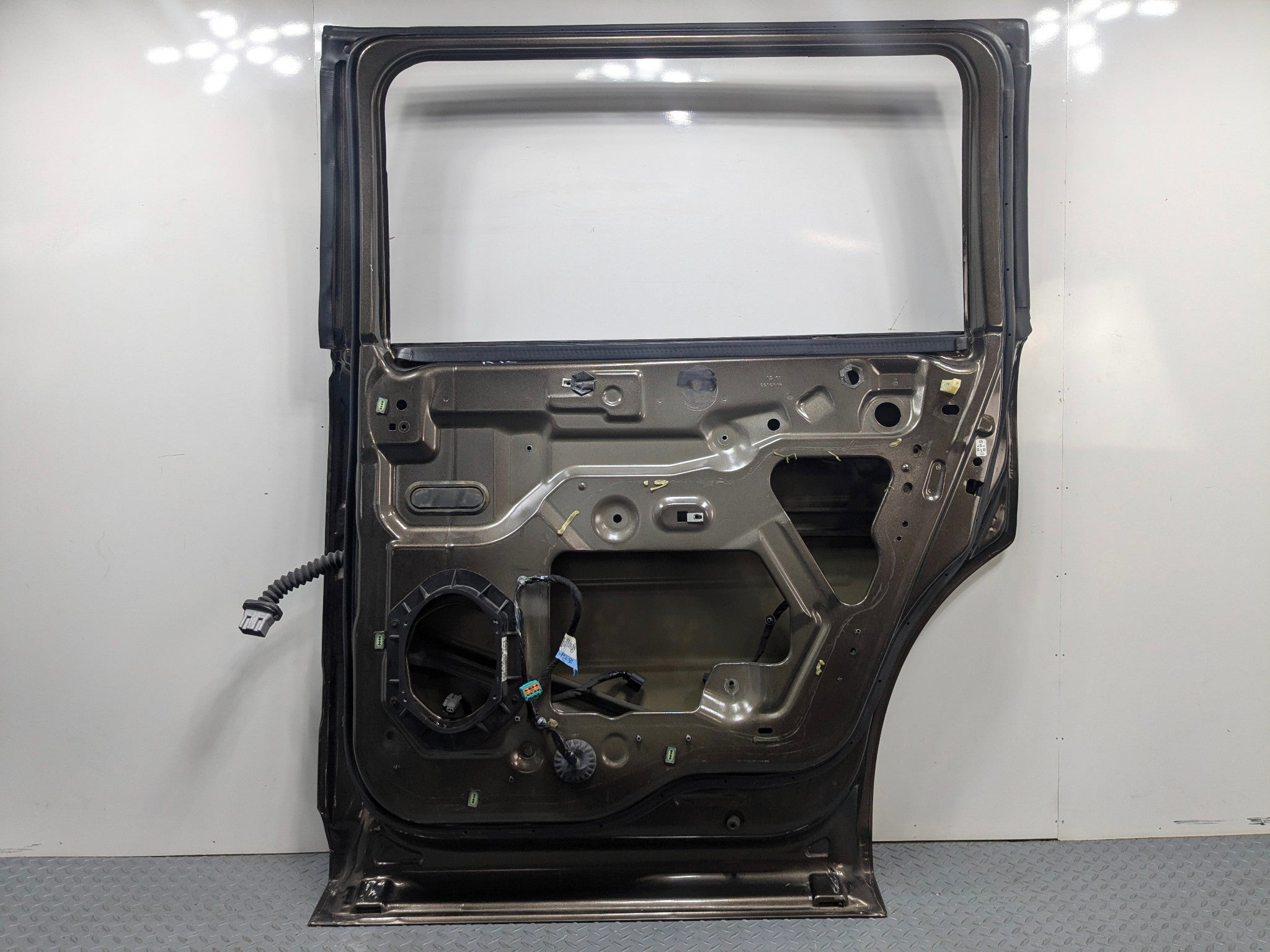 2009 - 2012 OEM FORD FLEX REAR RIGHT PASSENGER SIDE DOOR SHELL PANEL GRAY