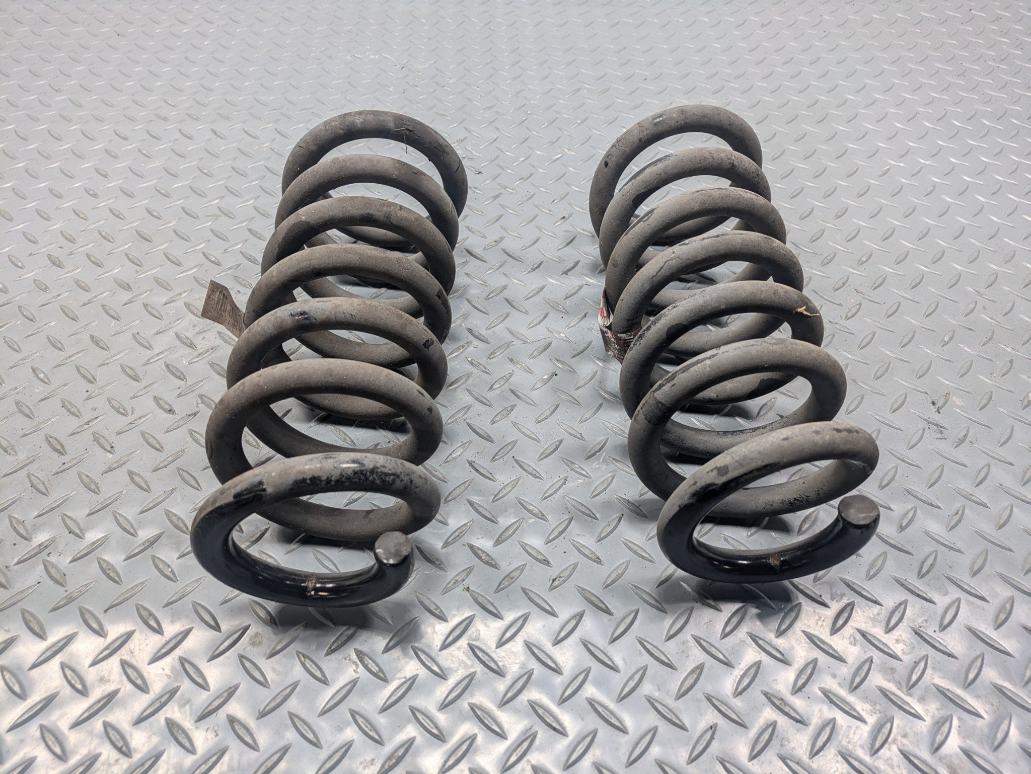 2009 - 2012 OEM FORD FLEX REAR LEFT AND RIGHT SUSPENSION COIL SPRING ASSEMBLY