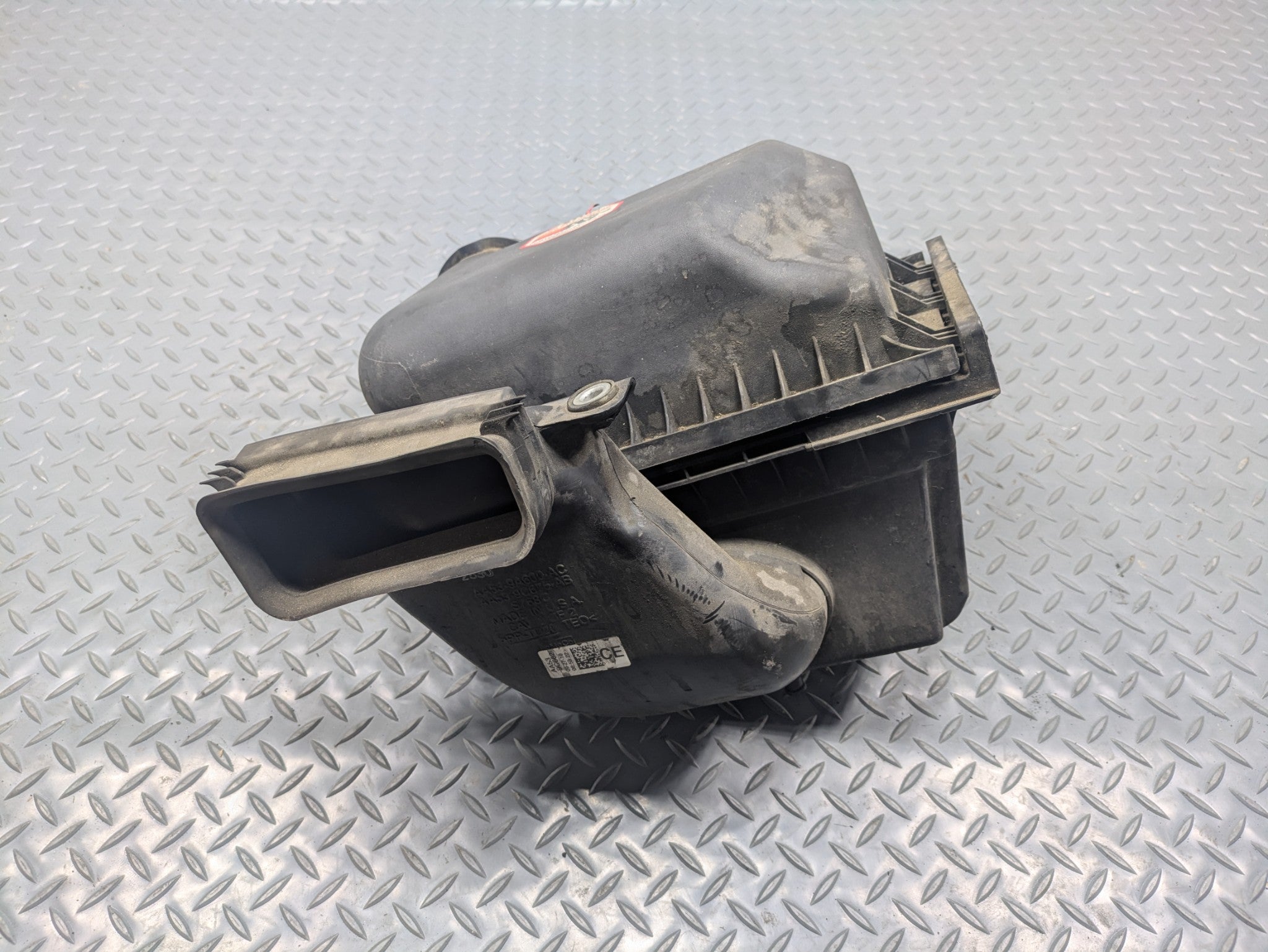 2009 - 2012 OEM FORD FLEX TURBO AIR CLEANER INTAKE BOX ASSEMBLY