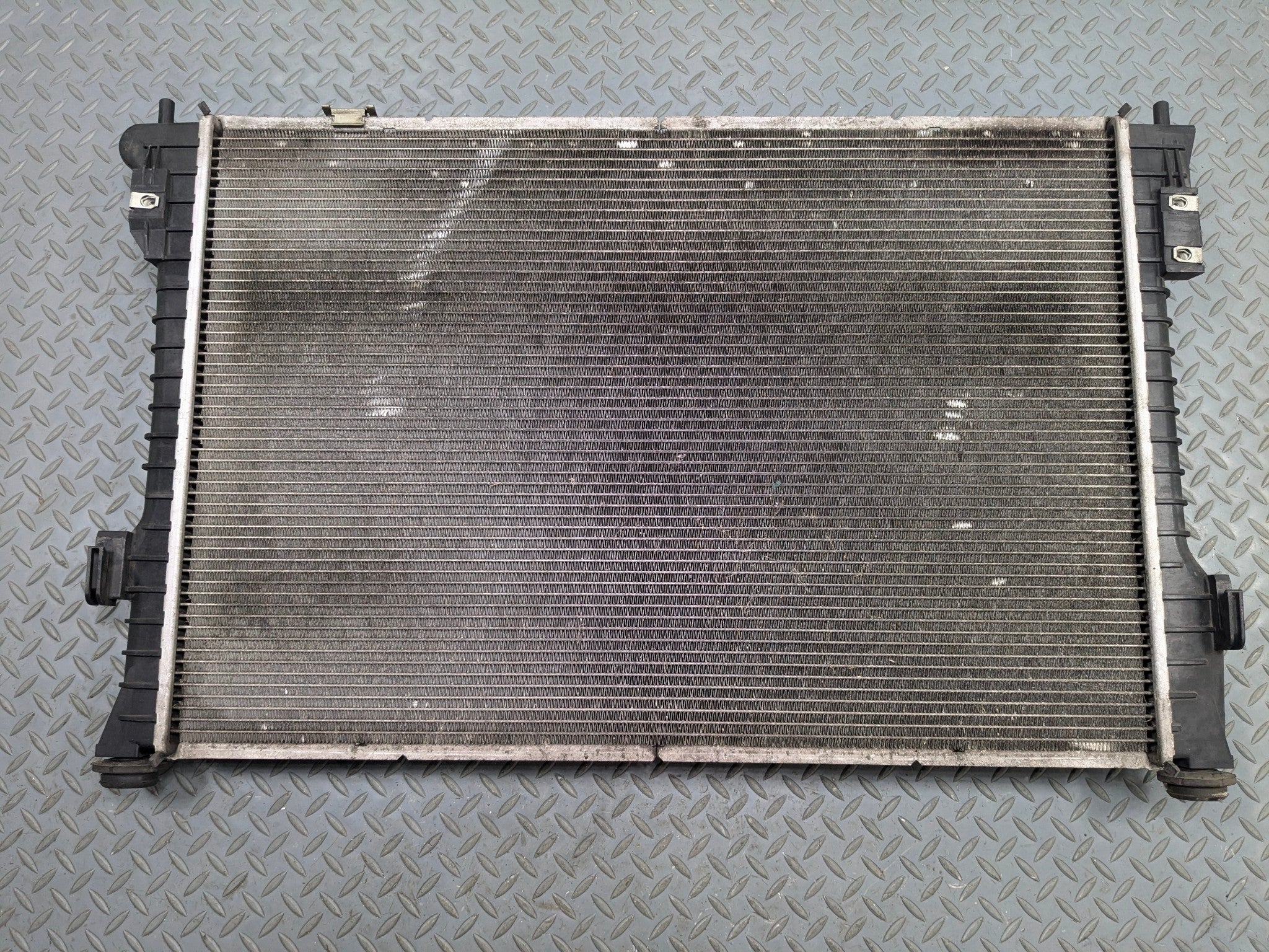2009 - 2012 OEM FORD FLEX ENGINE COOLANT RADIATOR ASSEMBLY