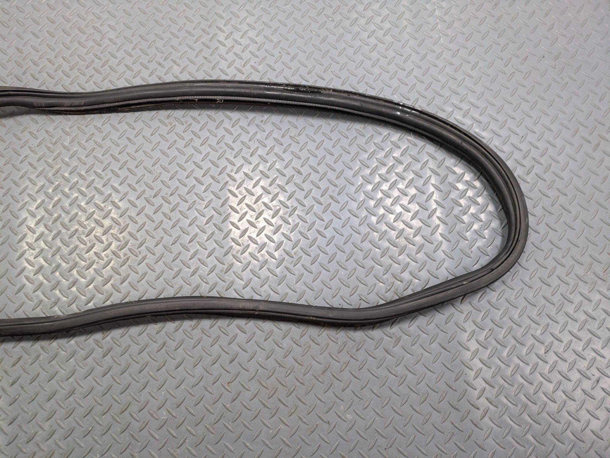 2009 - 2012 OEM FORD FLEX REAR TRUNK LIFTGATE DOOR SEAL WEATHERSTRIP RUBBER
