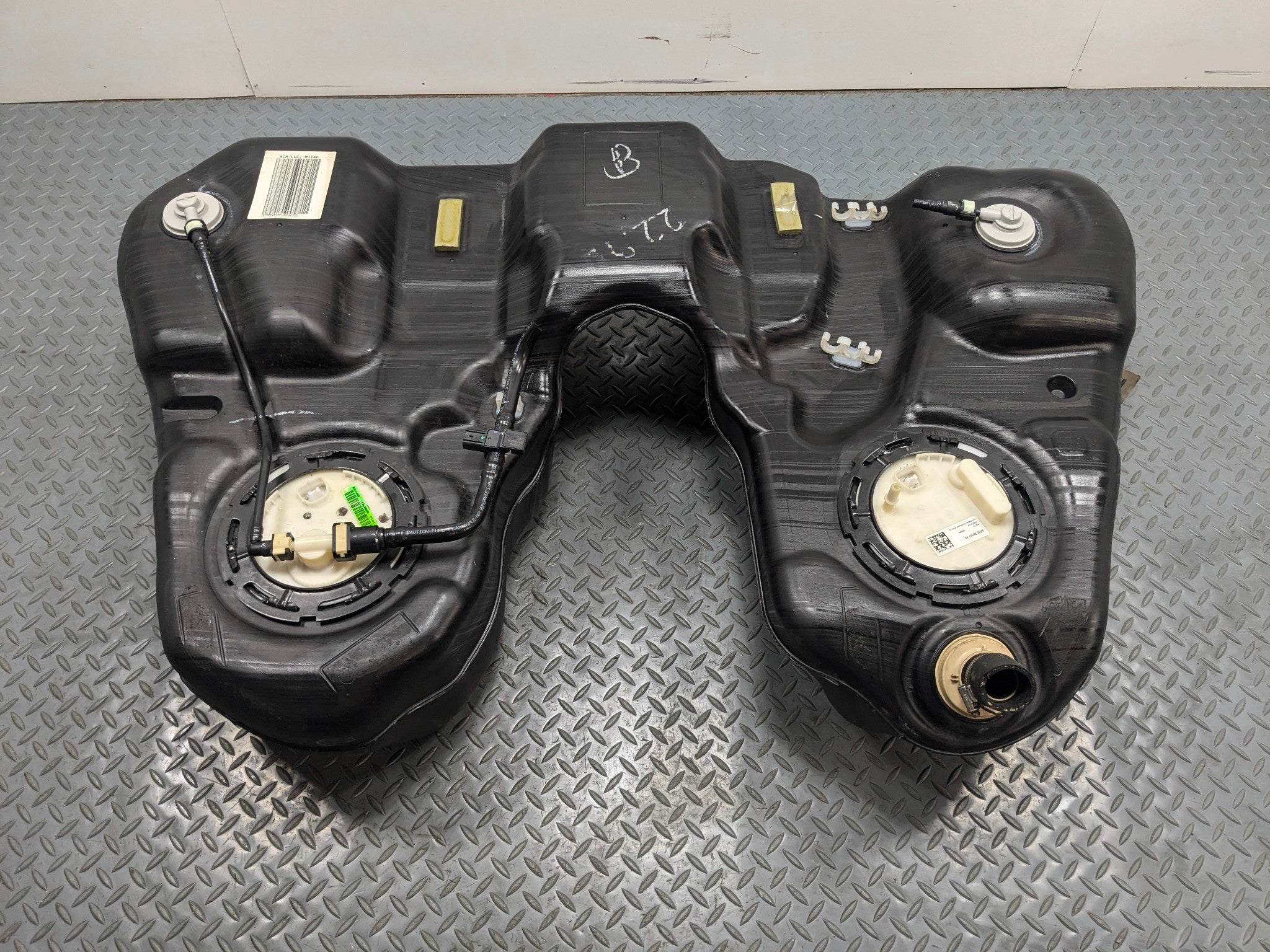 2009 - 2012 OEM FORD FLEX FUEL GAS TANK RESERVOIR ASSEMBLY