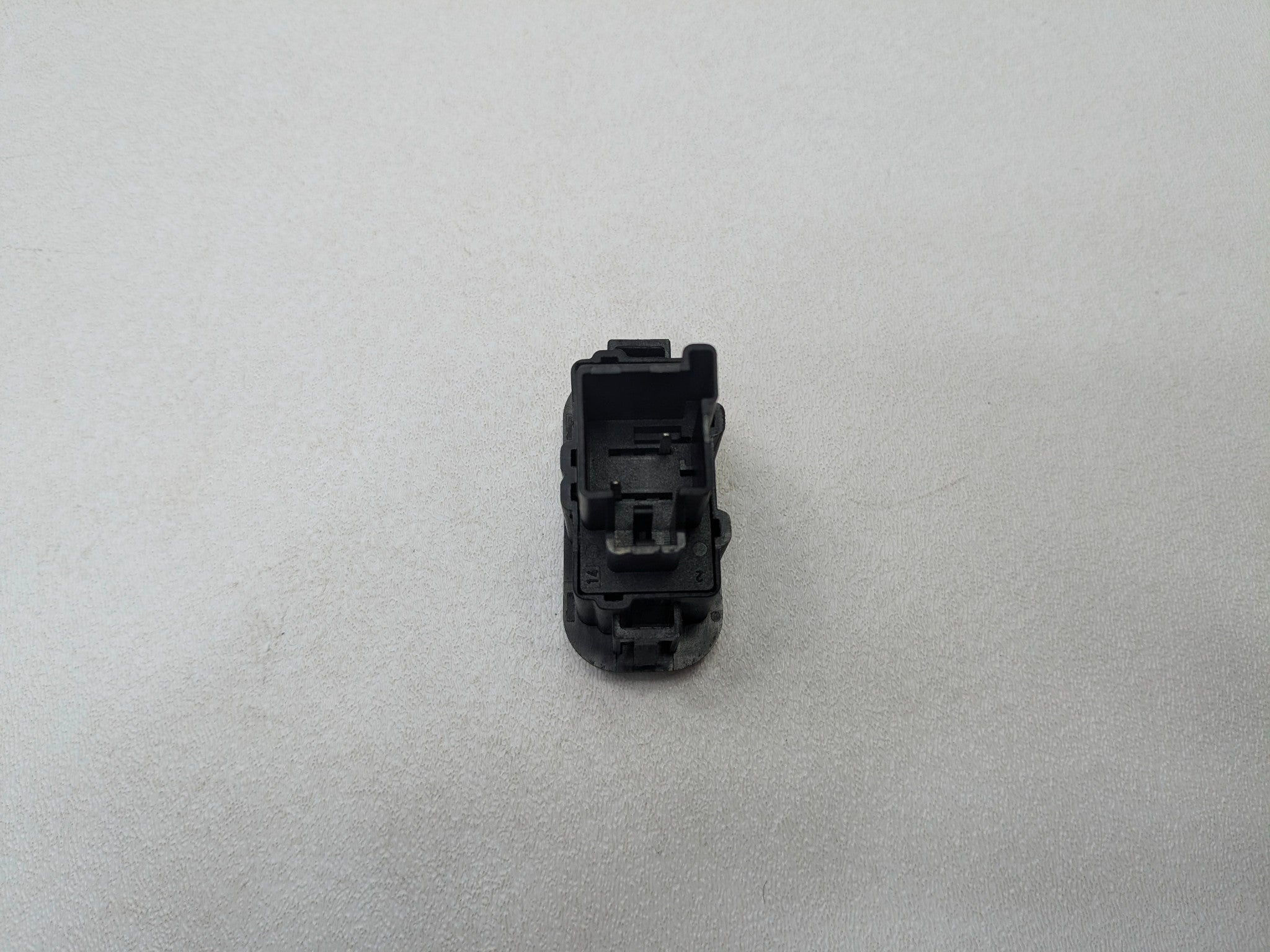 2009 - 2012 OEM FORD FLEX REAR RIGHT SIDE SEAT RELEASE SWITCH FOR 2ND ROW