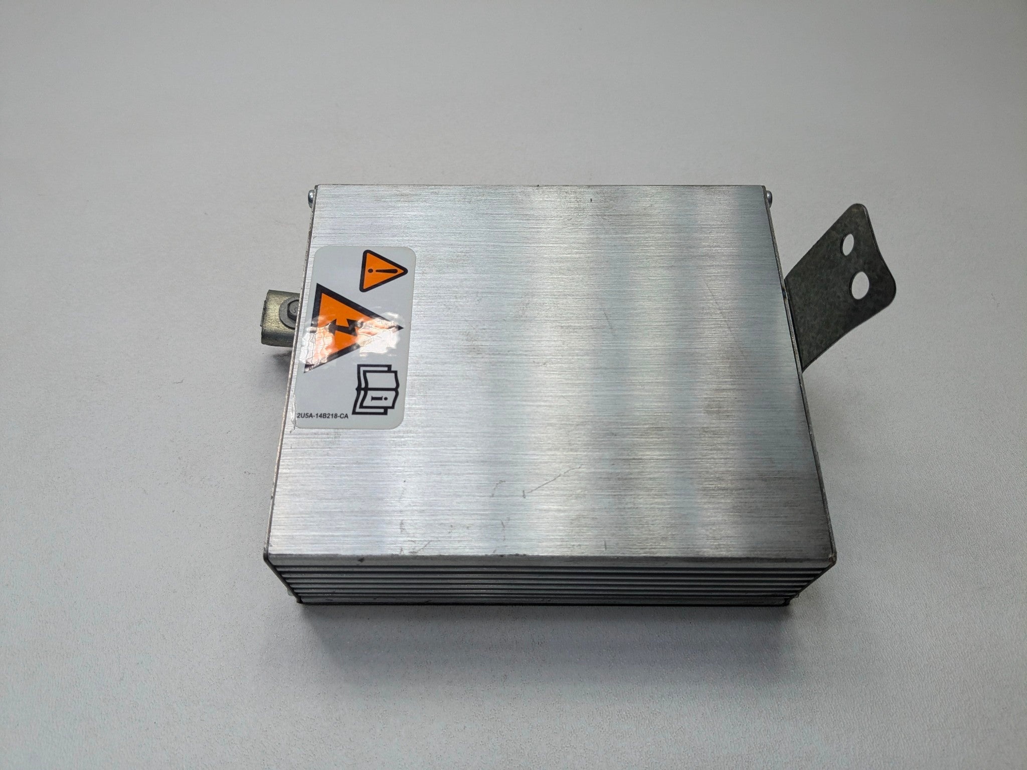 2009 - 2012 OEM FORD FLEX DC AC POWER INVERTER CONTROL MODULE UNIT