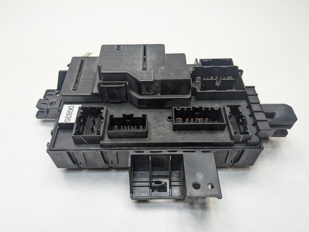2009 - 2012 OEM FORD FLEX CABIN FUSE RELAY JUNCTION BOX ASSEMBLY