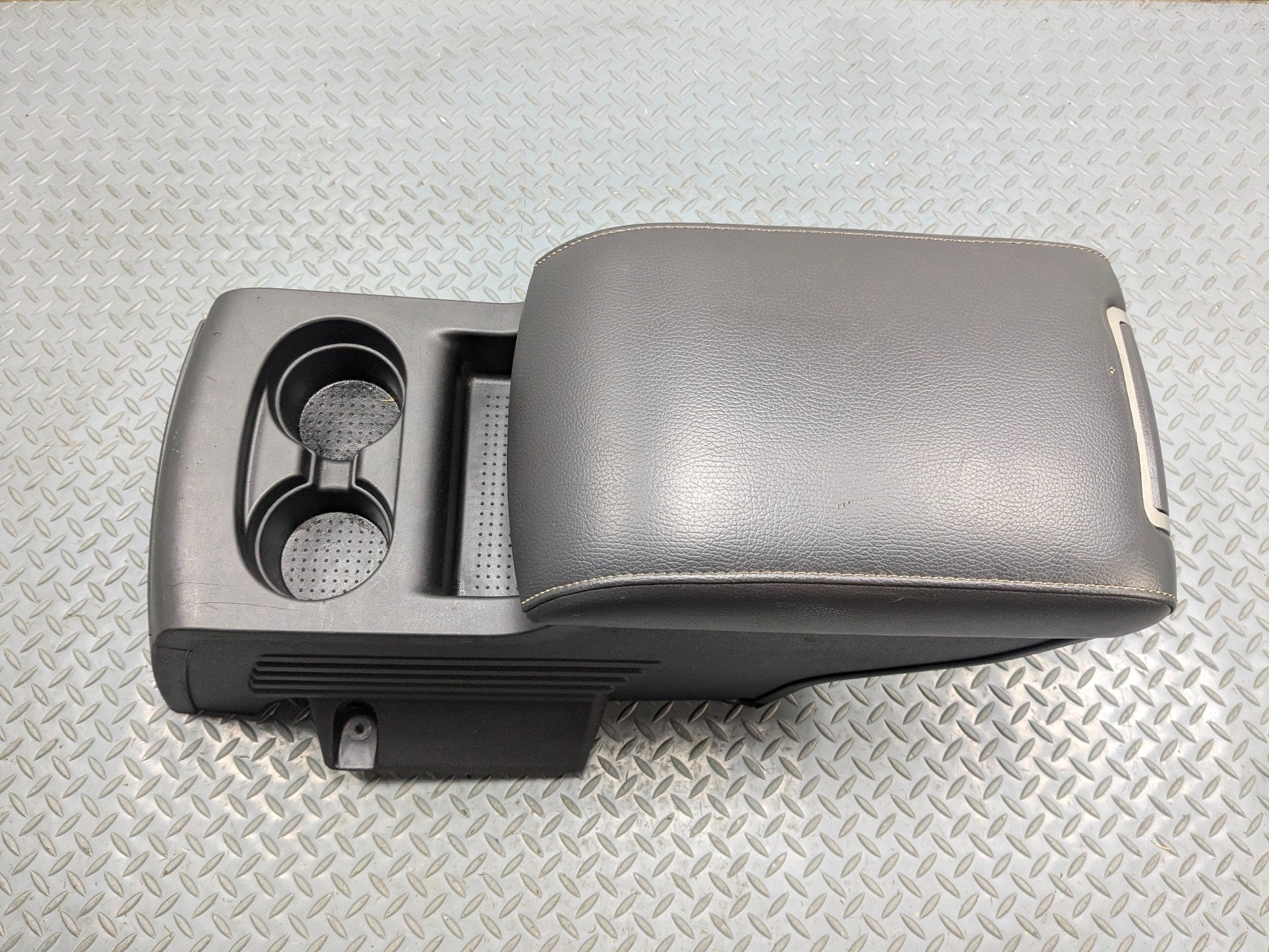 2009 - 2012 OEM FORD FLEX REAR 2ND ROW CENTER CONSOLE ARMREST CUP HOLDER FRIDGE