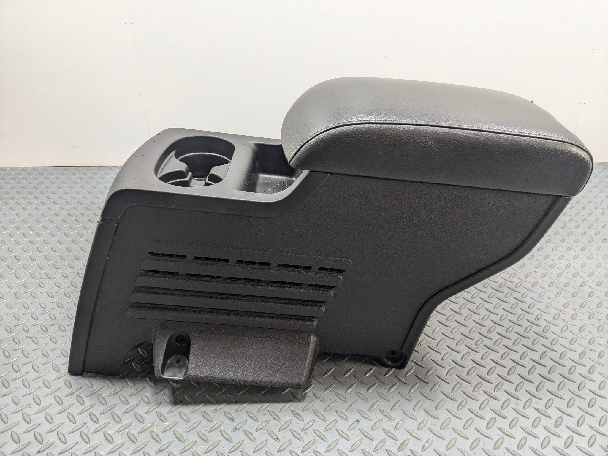 2009 - 2012 OEM FORD FLEX REAR 2ND ROW CENTER CONSOLE ARMREST CUP HOLDER FRIDGE