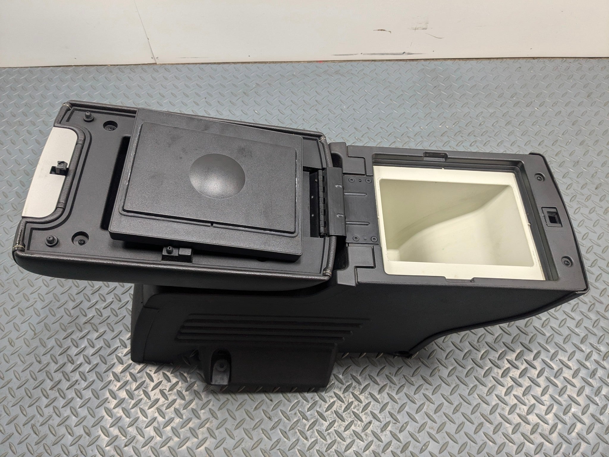 2009 - 2012 OEM FORD FLEX REAR 2ND ROW CENTER CONSOLE ARMREST CUP HOLDER FRIDGE