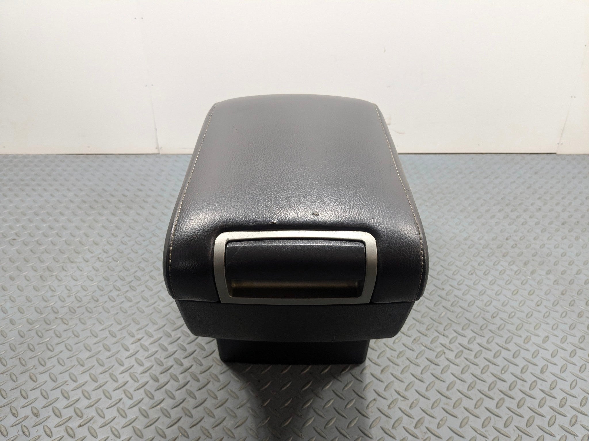 2009 - 2012 OEM FORD FLEX REAR 2ND ROW CENTER CONSOLE ARMREST CUP HOLDER FRIDGE
