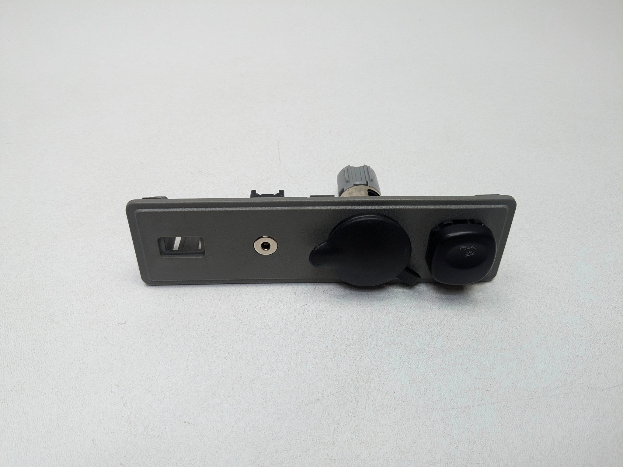 2009 - 2012 OEM FORD FLEX CENTER CONSOLE TRIM BEZEL PANEL CIGARETTE PLUG USB