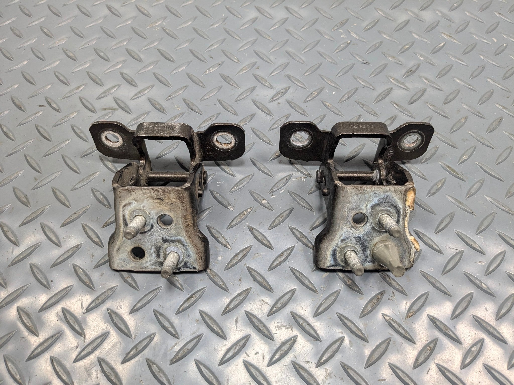 2009 - 2012 OEM FORD FLEX REAR LEFT DRIVER SIDE DOOR HINGE SET UPPER AND LOWER