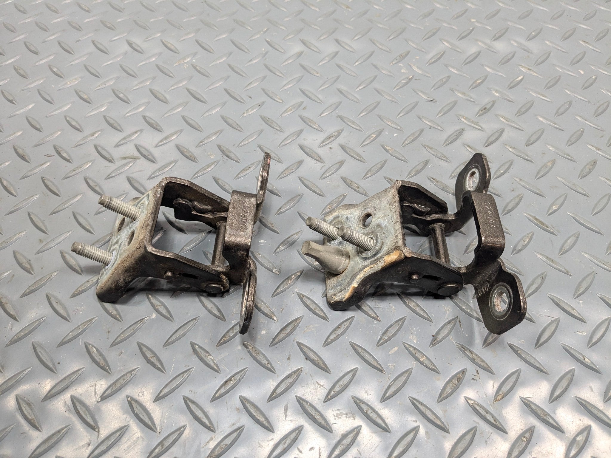 2009 - 2012 OEM FORD FLEX REAR LEFT DRIVER SIDE DOOR HINGE SET UPPER AND LOWER