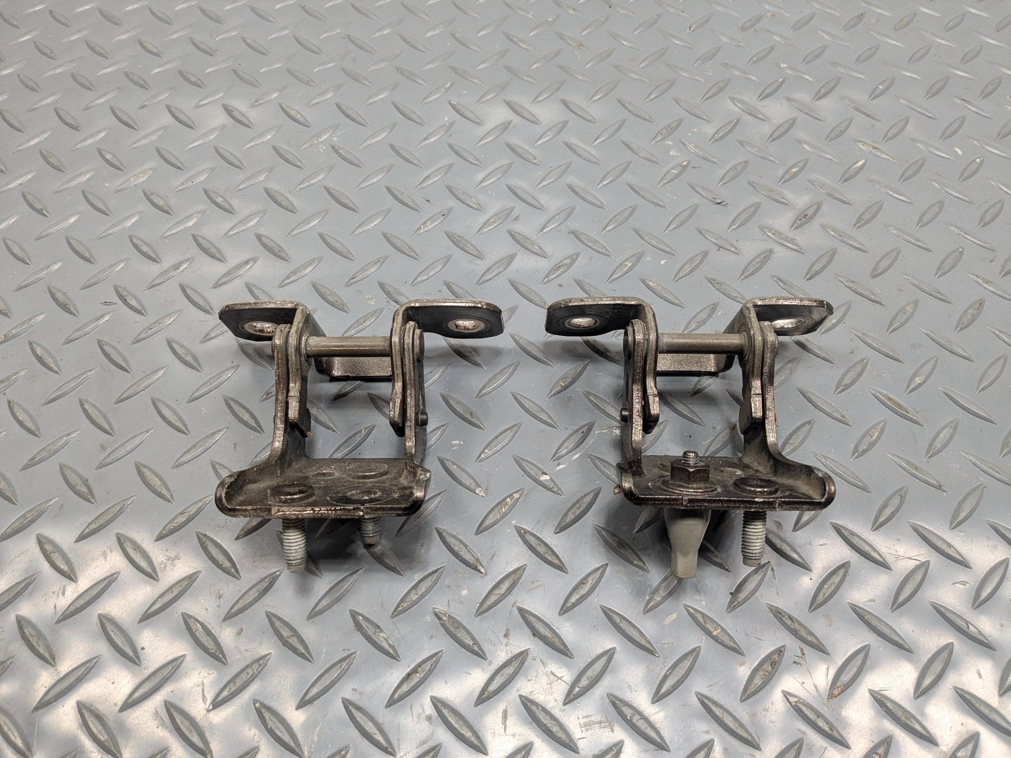 2009 - 2012 OEM FORD FLEX REAR LEFT DRIVER SIDE DOOR HINGE SET UPPER AND LOWER