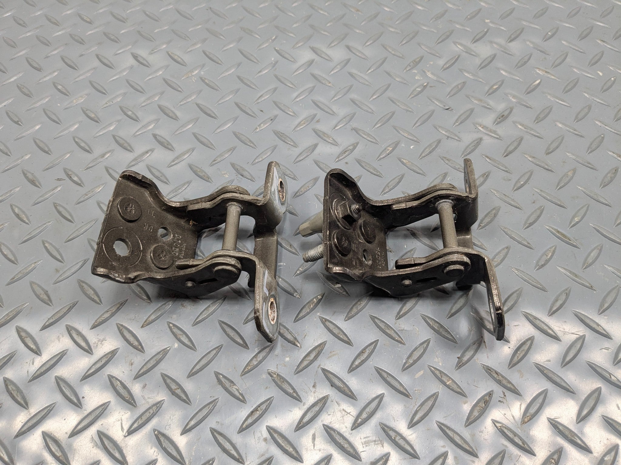 2009 - 2012 OEM FORD FLEX REAR LEFT DRIVER SIDE DOOR HINGE SET UPPER AND LOWER