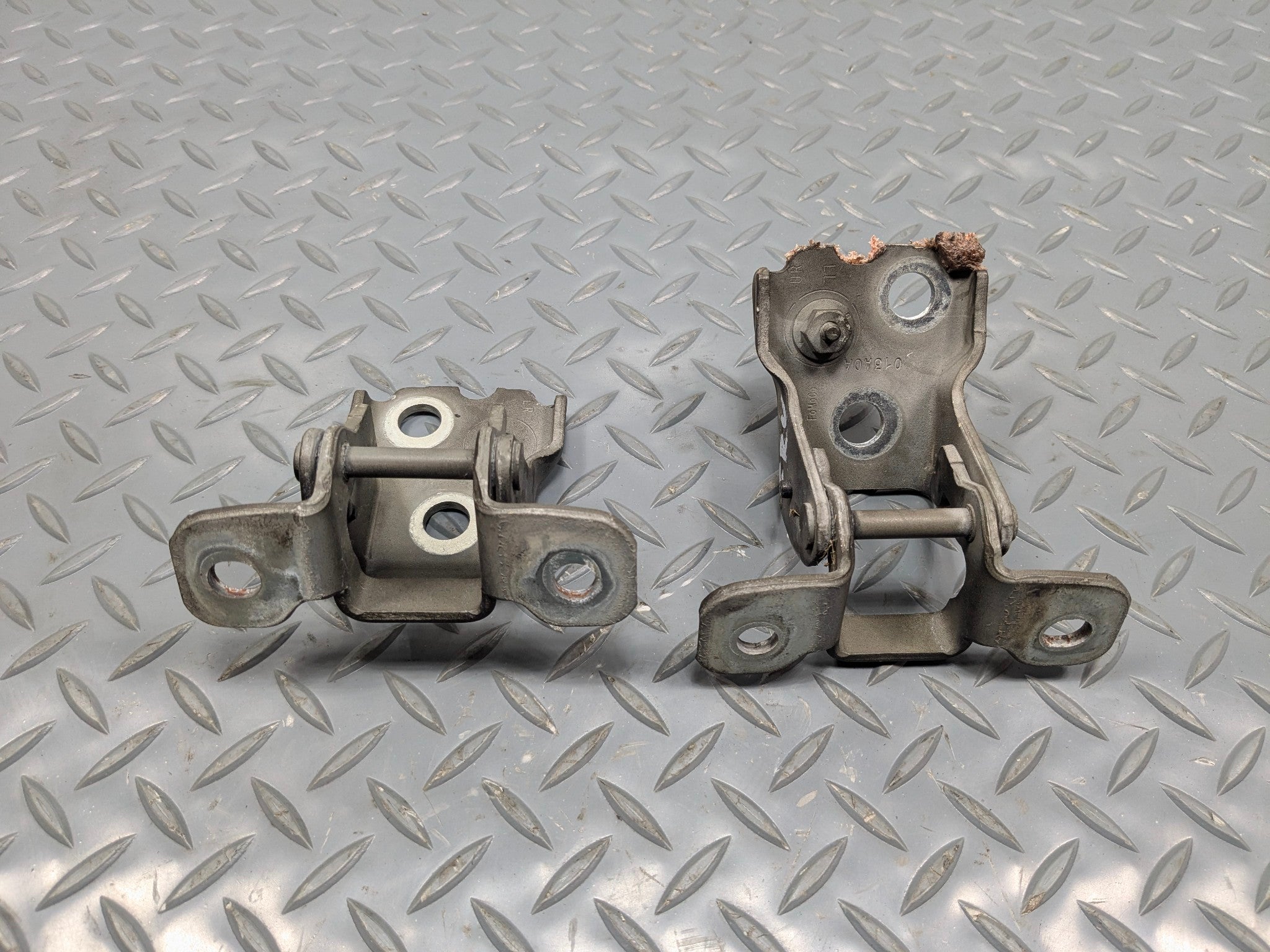 2009 - 2012 OEM FORD FLEX FRONT RIGHT SIDE DOOR HINGE SET UPPER AND LOWER
