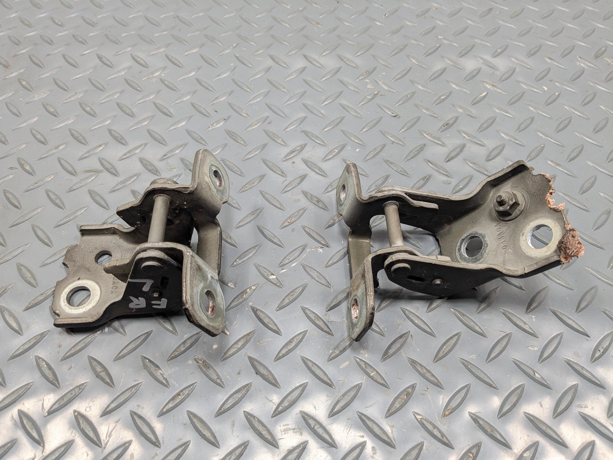 2009 - 2012 OEM FORD FLEX FRONT RIGHT SIDE DOOR HINGE SET UPPER AND LOWER