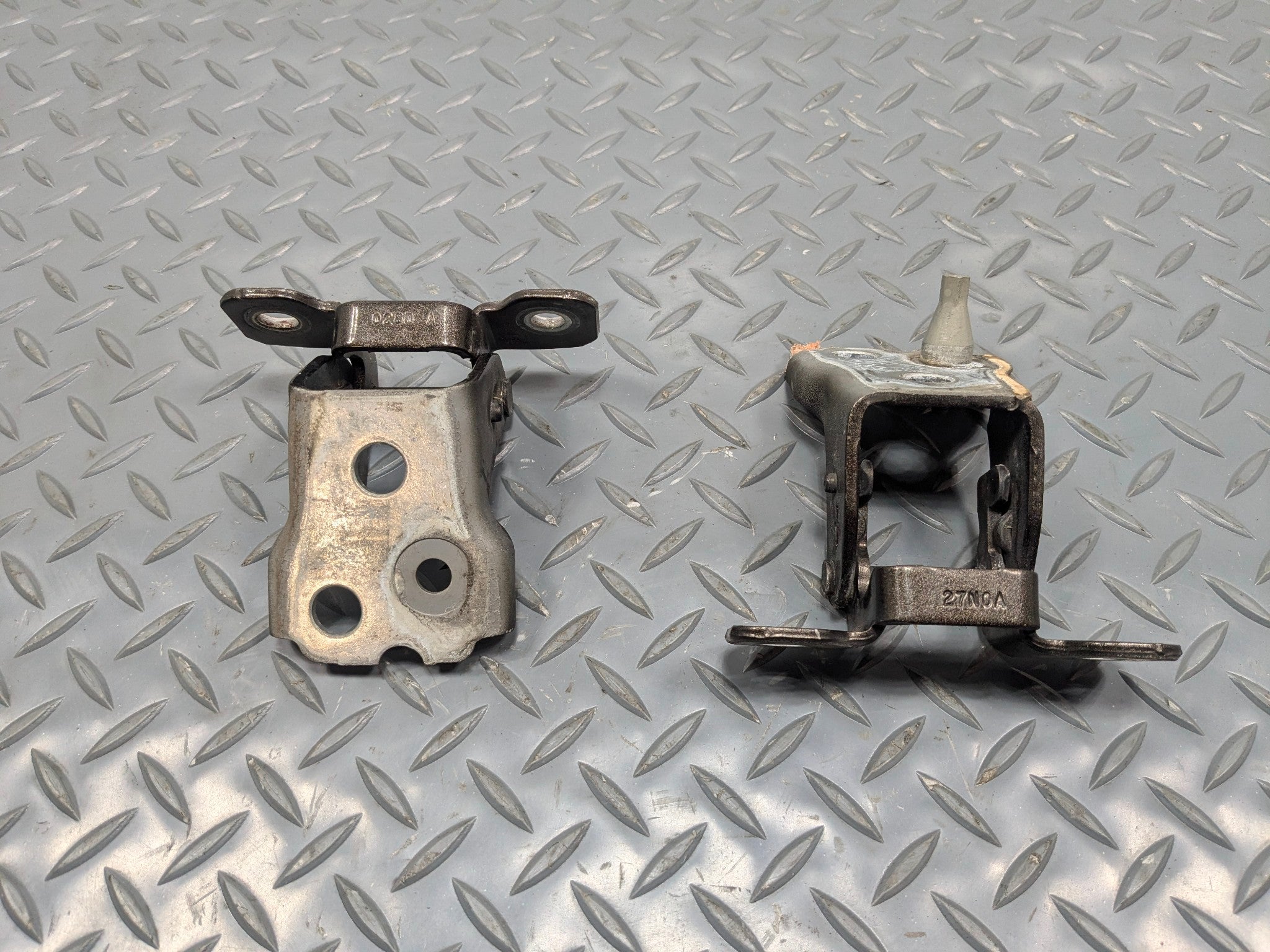 2009 - 2012 OEM FORD FLEX FRONT RIGHT SIDE DOOR HINGE SET UPPER AND LOWER