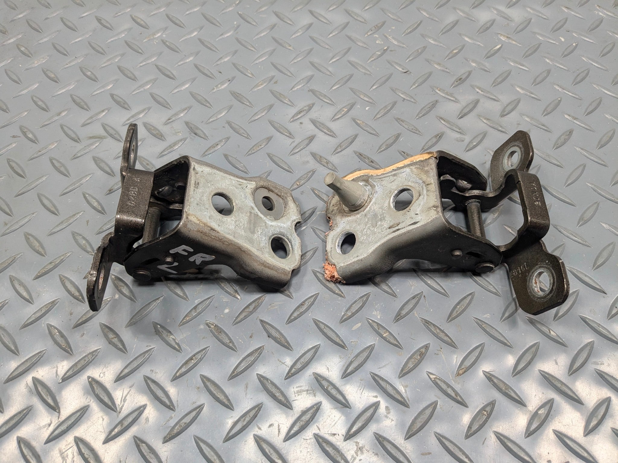 2009 - 2012 OEM FORD FLEX FRONT RIGHT SIDE DOOR HINGE SET UPPER AND LOWER