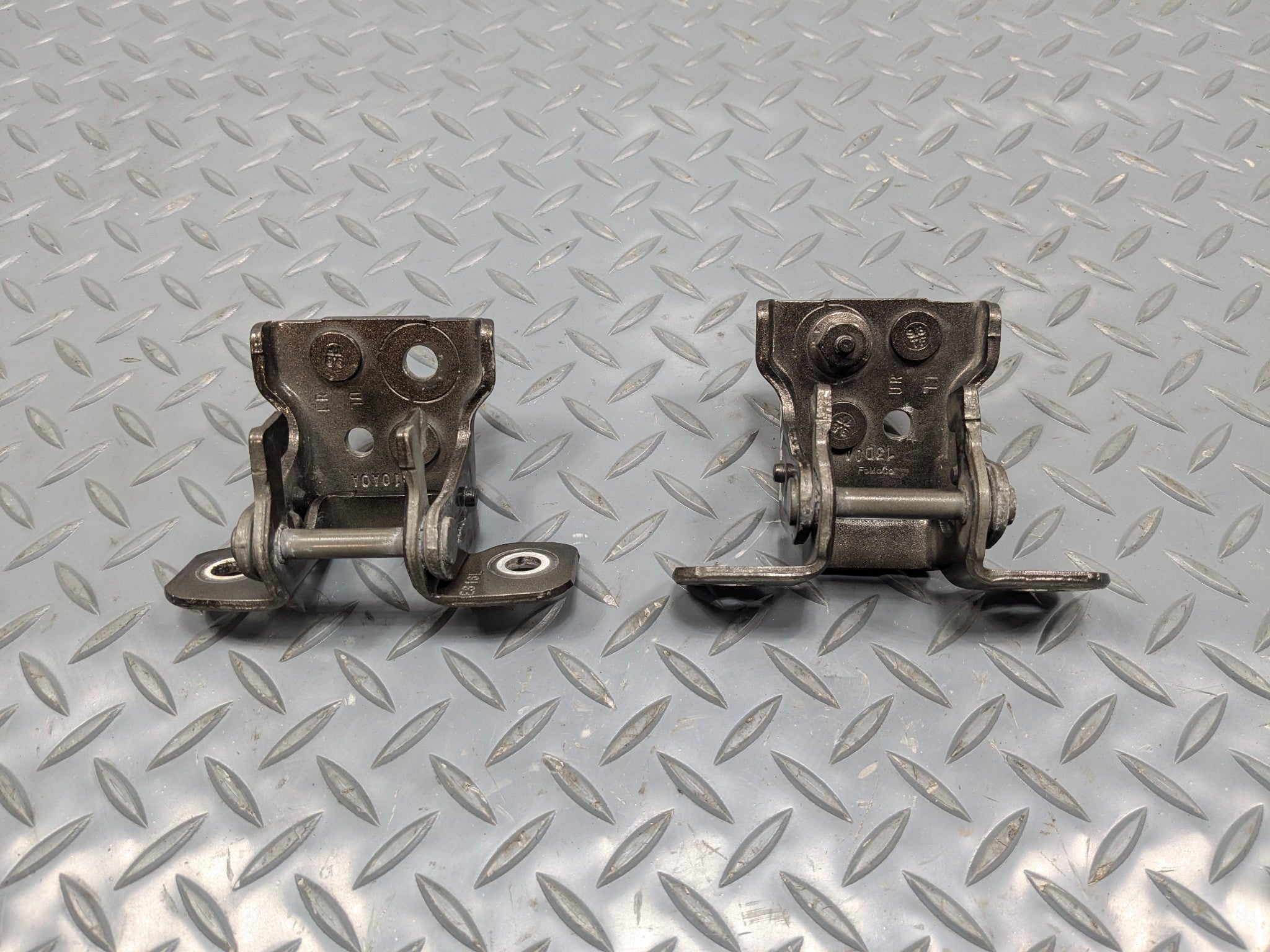 2009 - 2012 OEM FORD FLEX REAR RIGHT SIDE DOOR HINGE SET UPPER AND LOWER