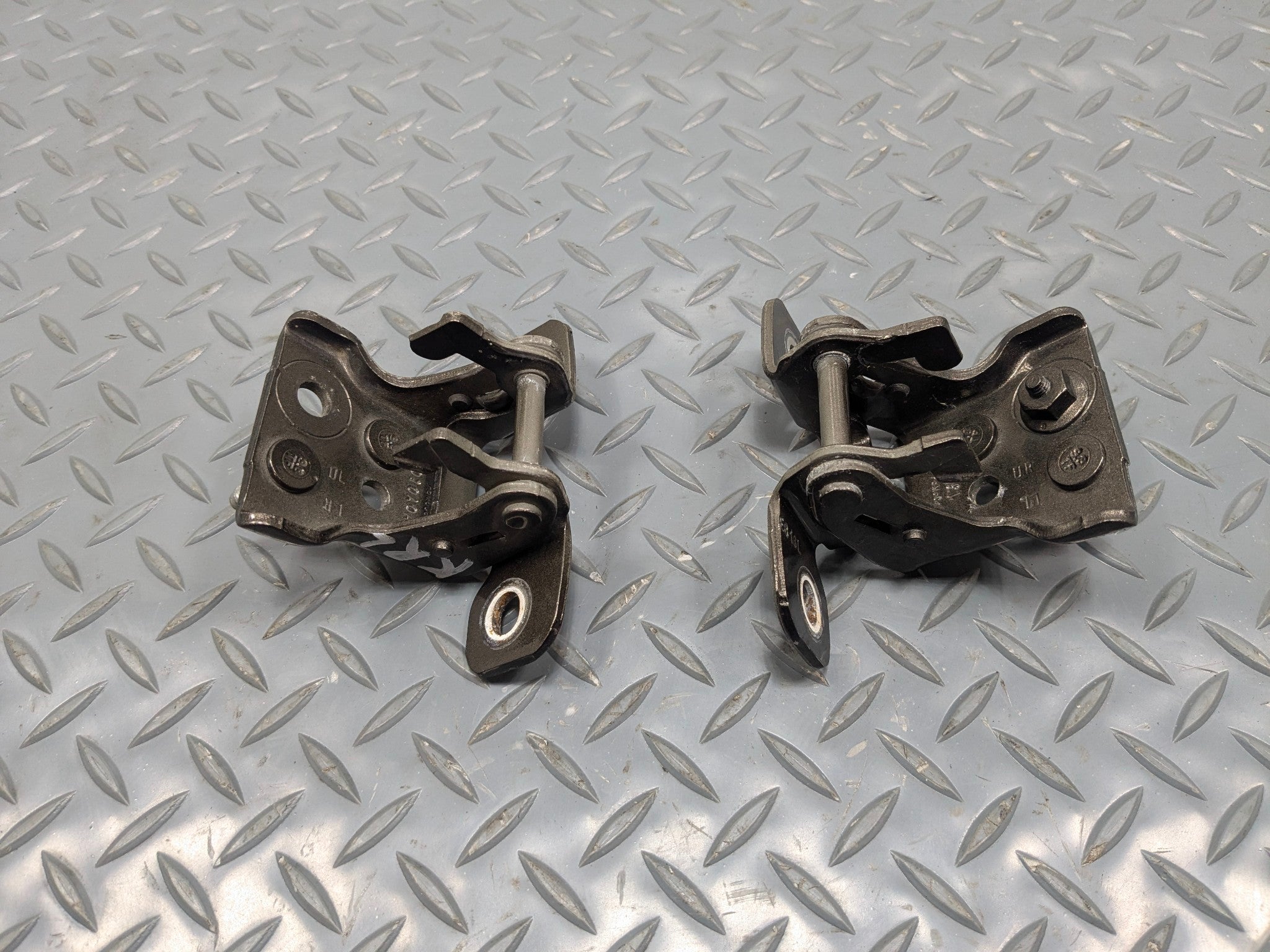 2009 - 2012 OEM FORD FLEX REAR RIGHT SIDE DOOR HINGE SET UPPER AND LOWER