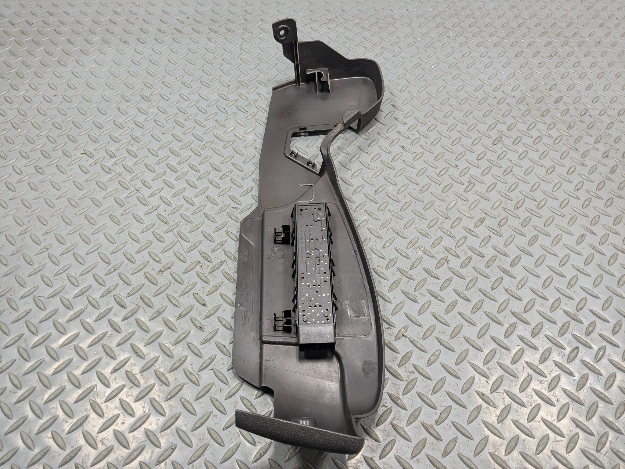 2009 - 2012 OEM FORD FLEX FRONT LEFT DRIVER SIDE SEAT HOUSING SHIELD WITH SWITCH