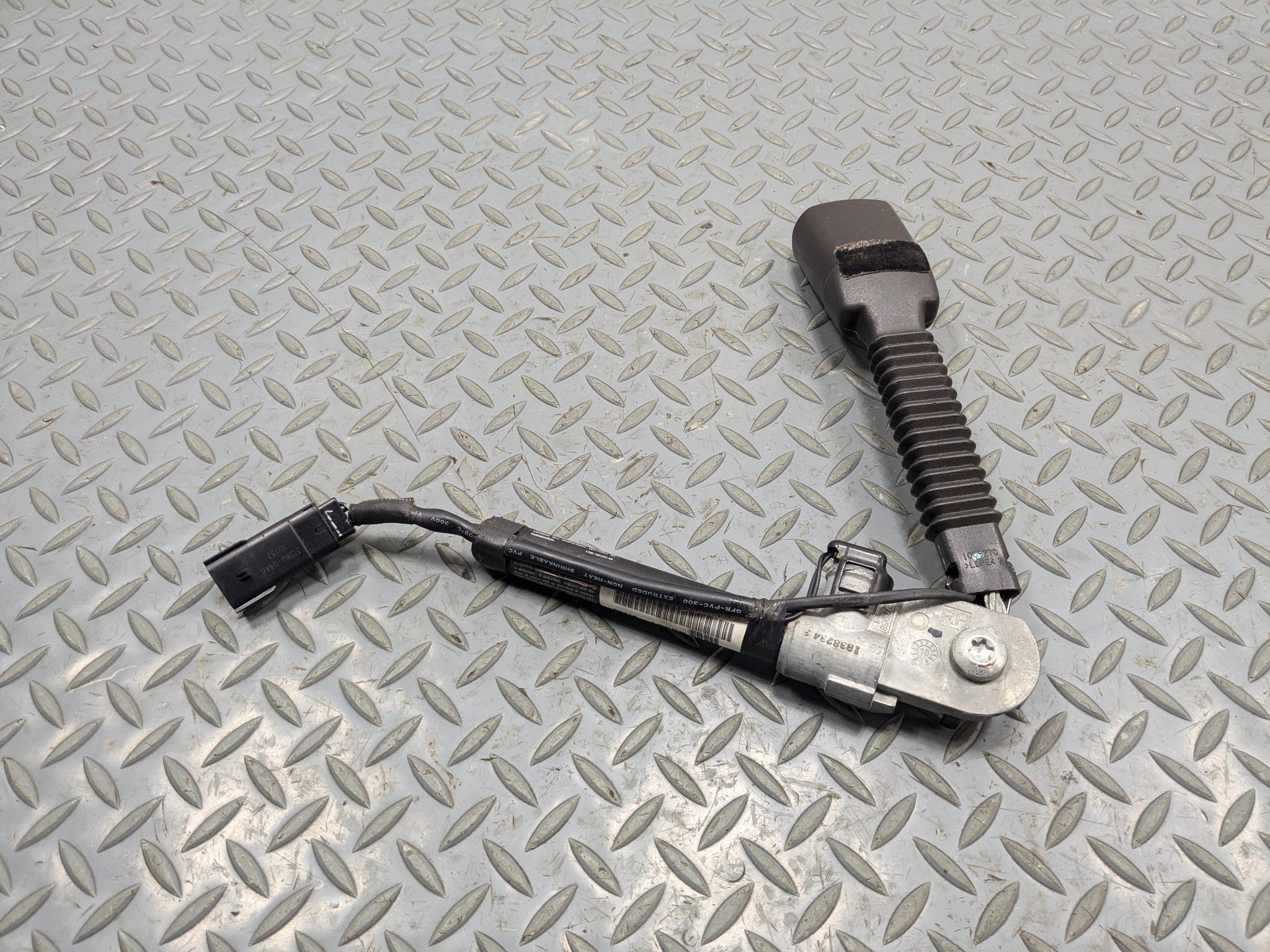 2009 - 2012 OEM FORD FLEX FRONT LEFT DRIVER SIDE SEAT BELT CLIP BUCKLE ASSEMBLY