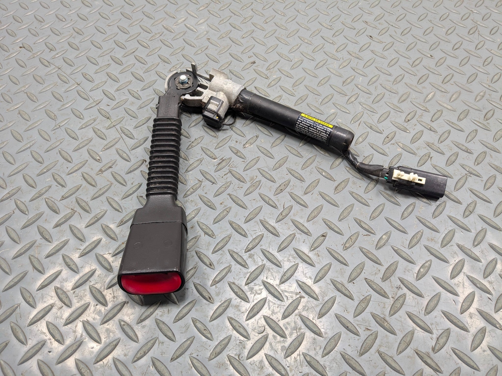 2009 - 2012 OEM FORD FLEX FRONT RIGHT SIDE SEAT BELT CLIP BUCKLE ASSEMBLY