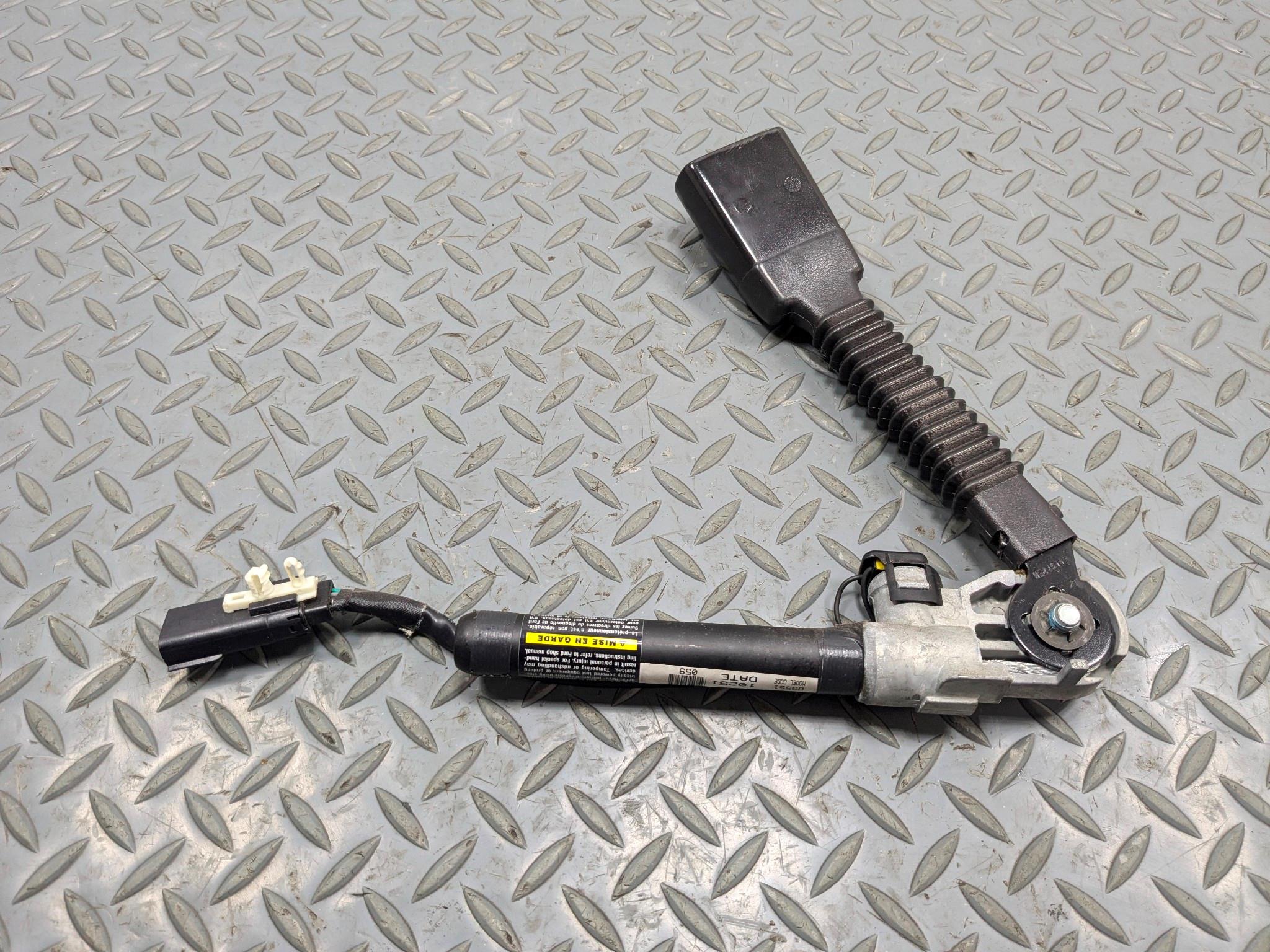 2009 - 2012 OEM FORD FLEX FRONT RIGHT SIDE SEAT BELT CLIP BUCKLE ASSEMBLY