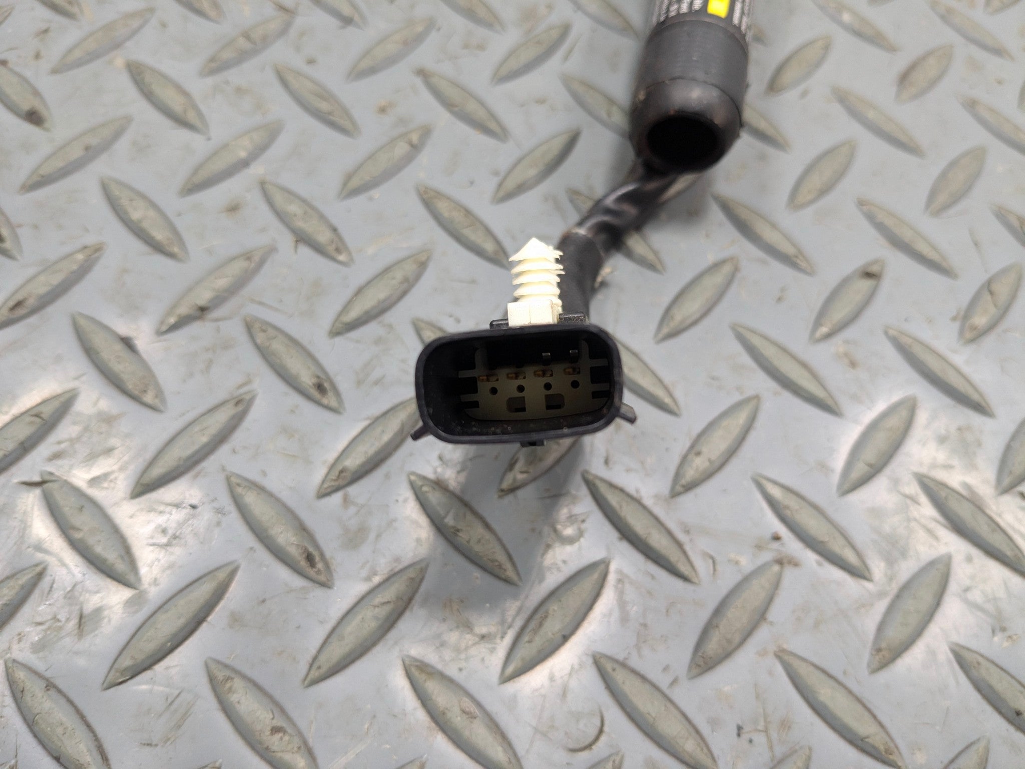 2009 - 2012 OEM FORD FLEX FRONT RIGHT SIDE SEAT BELT CLIP BUCKLE ASSEMBLY