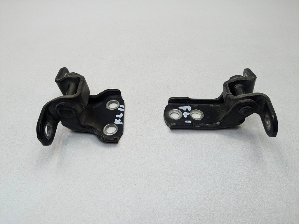 06 - 08 OEM LEXUS IS250 FRONT LEFT DRIVER SIDE DOOR HINGE UPPER AND LOWER SET