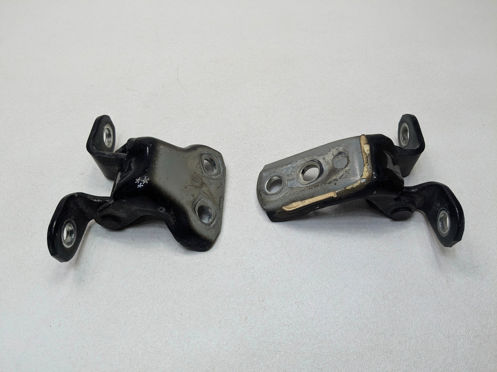 06 - 08 OEM LEXUS IS250 FRONT LEFT DRIVER SIDE DOOR HINGE UPPER AND LOWER SET