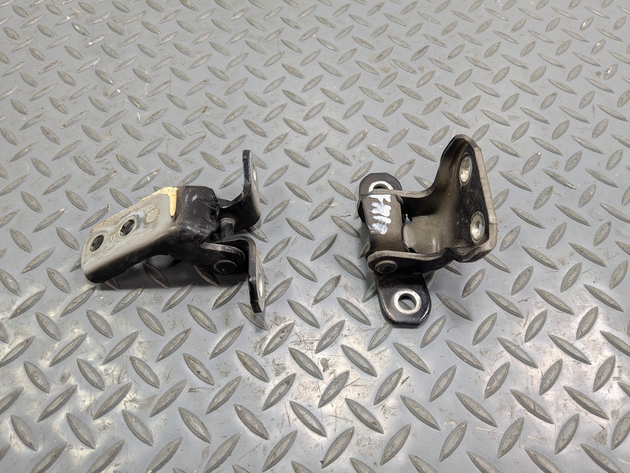 06 - 08 OEM LEXUS IS250 FRONT RIGHT PASSENGER DOOR HINGE UPPER AND LOWER SET