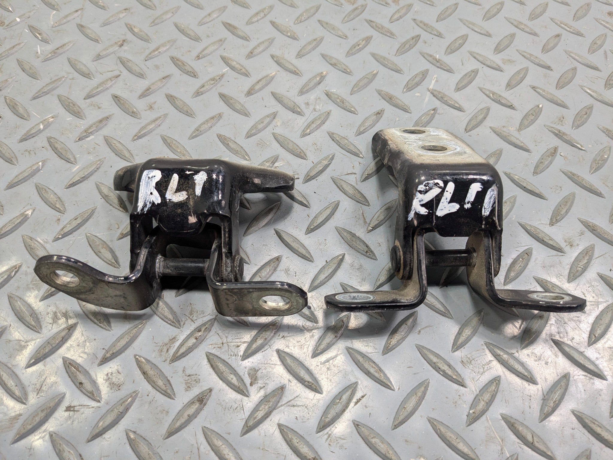 06 - 08 OEM LEXUS IS250 REAR LEFT DRIVER SIDE DOOR HINGE UPPER AND LOWER SET